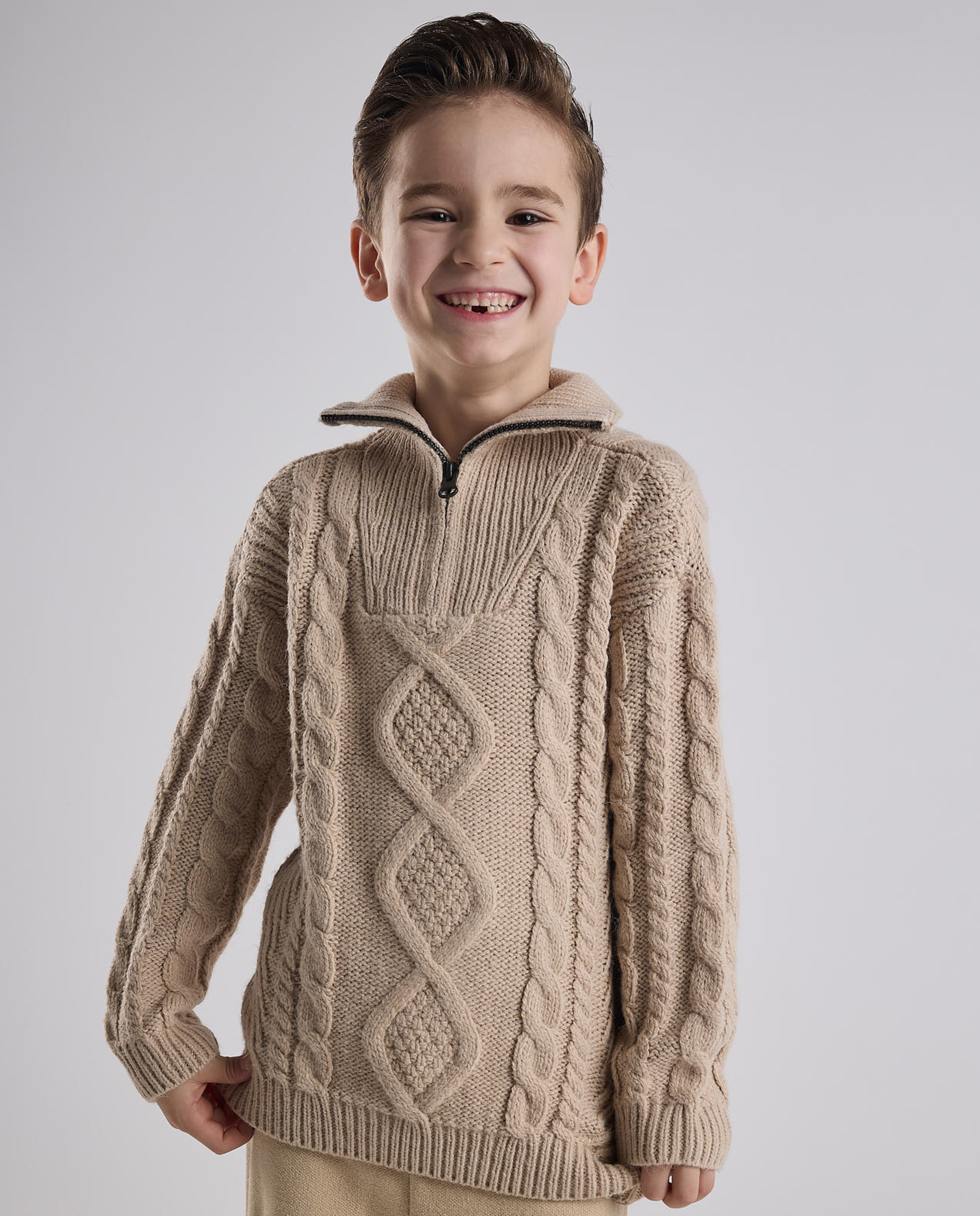 Knitted Sweater with Zipper Neck and Long Sleeves