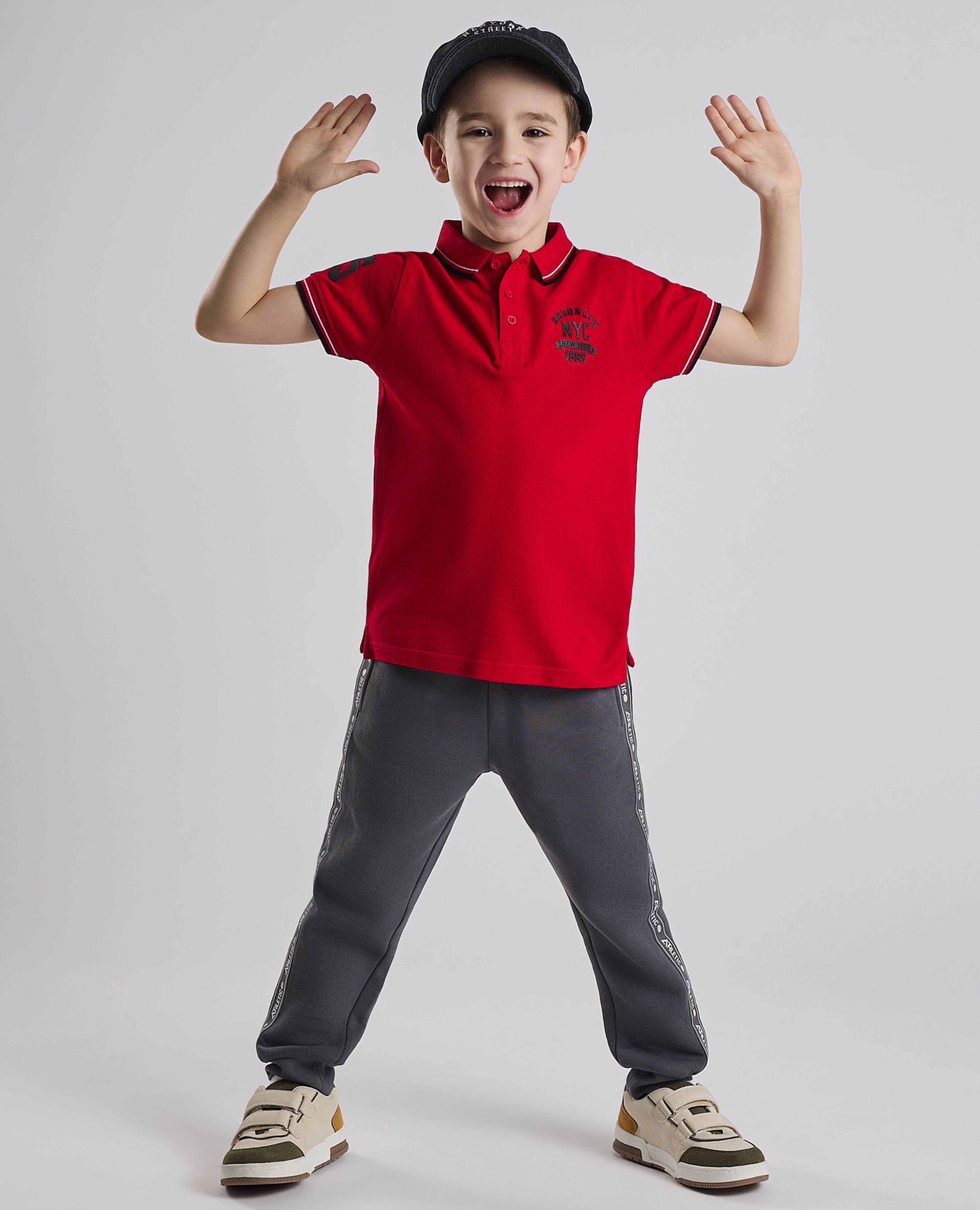 تيشيرت بولو بطبعة وأكمام قصيرة