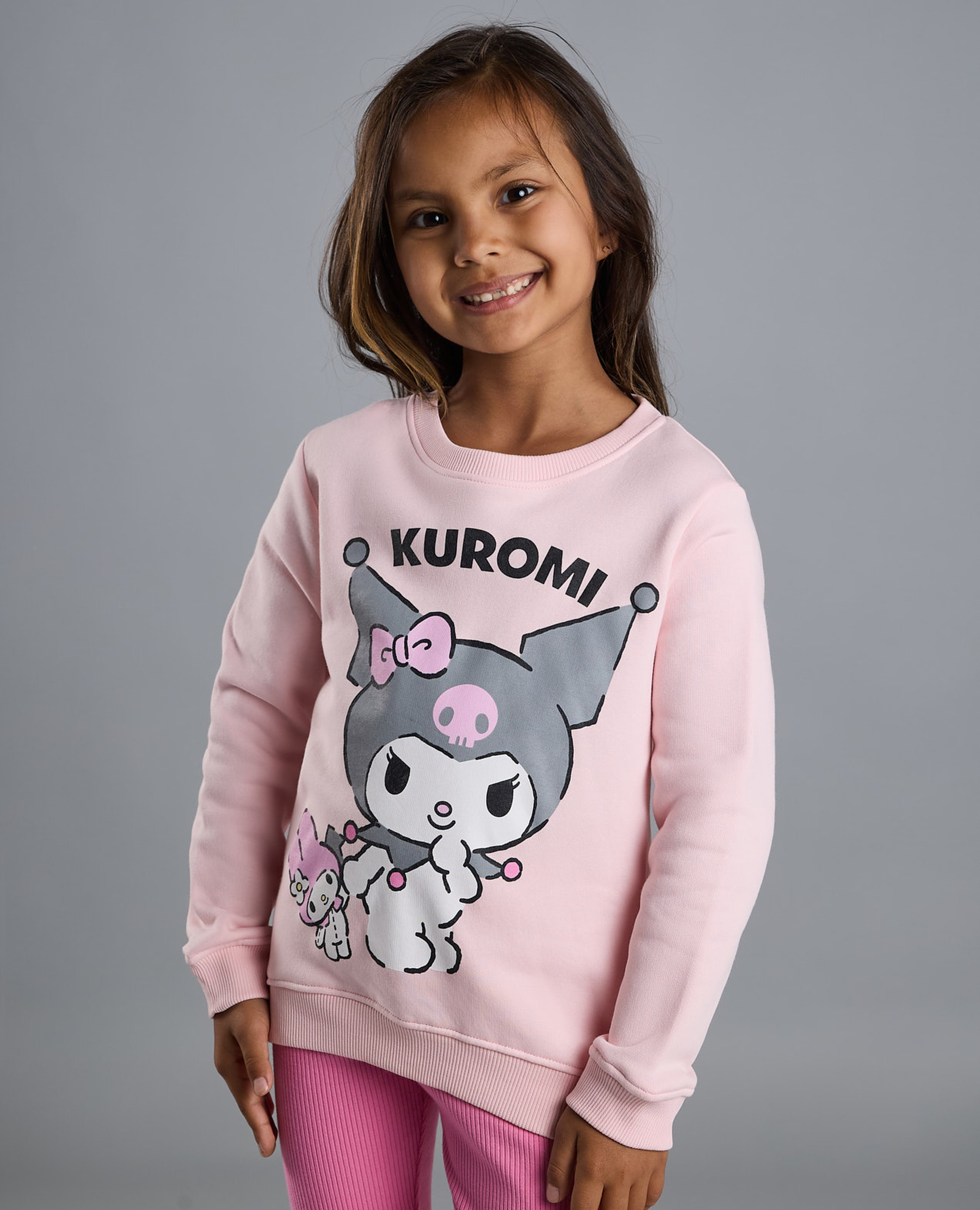 سويتشيرت بطبعة كورومي برقبة دائرية وأكمام طويلة