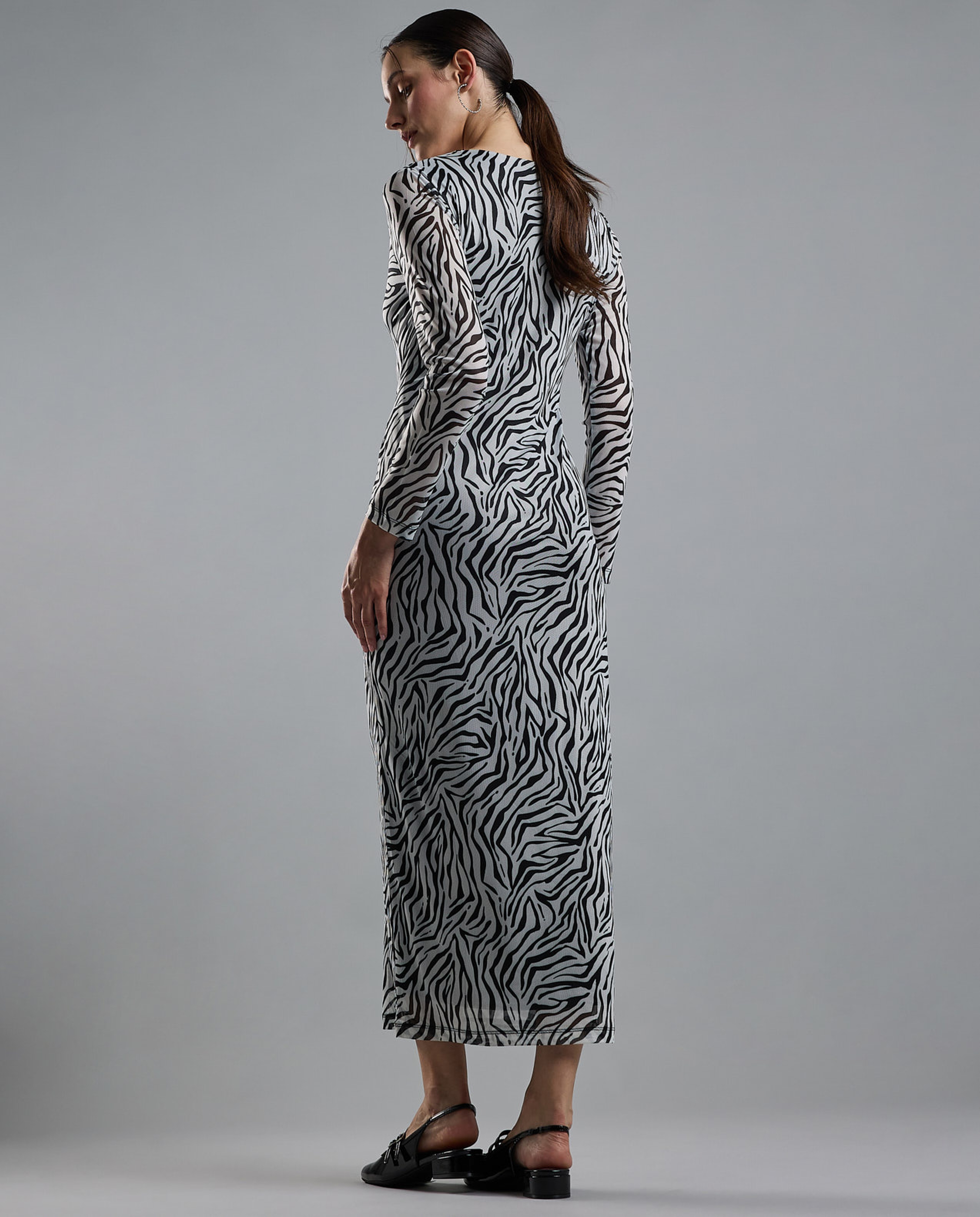 Patterned Bodycon Dress with Crew Neck and Long Sleeves