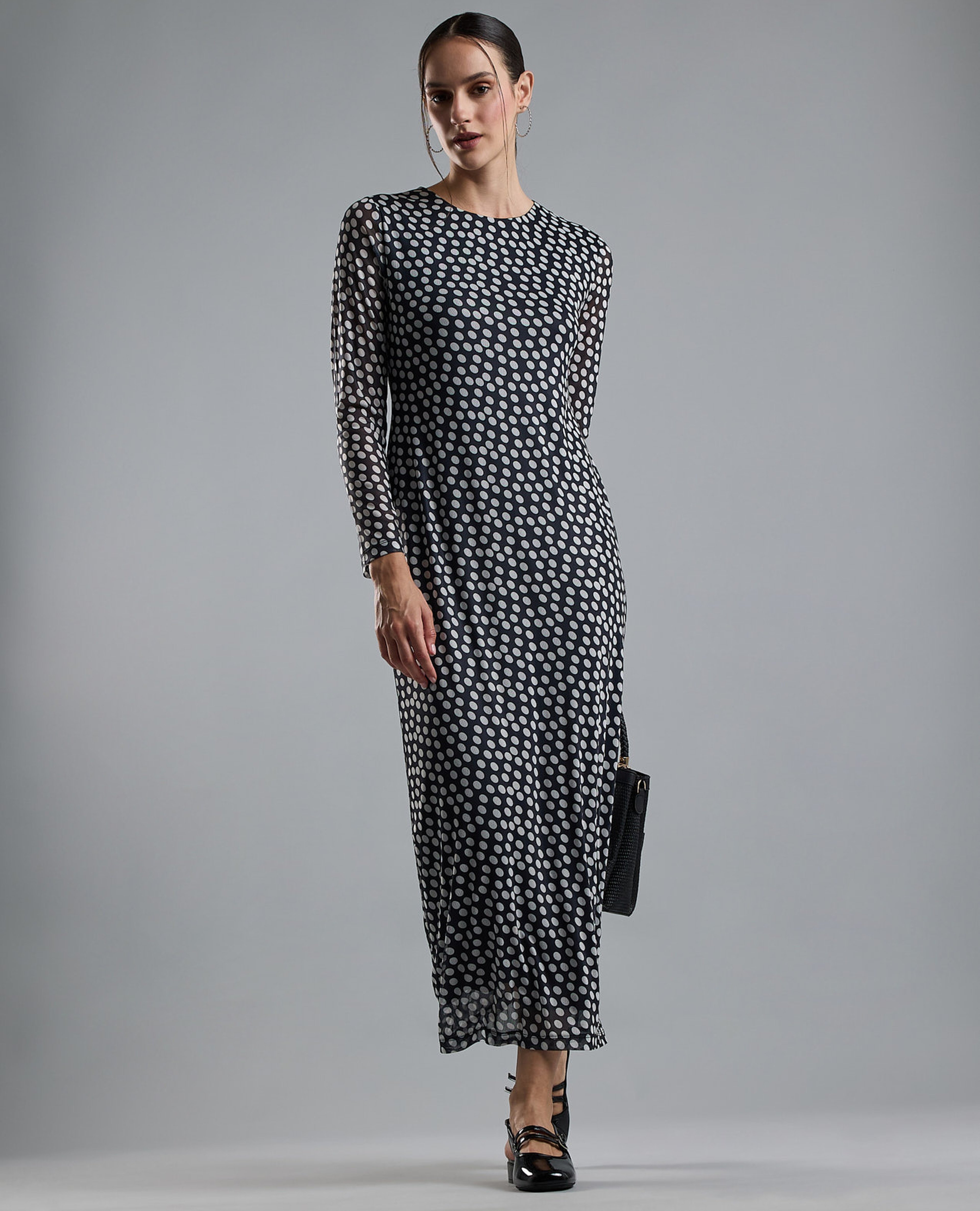 فستان شيث بطبعة بياقة دائرية وأكمام طويلة