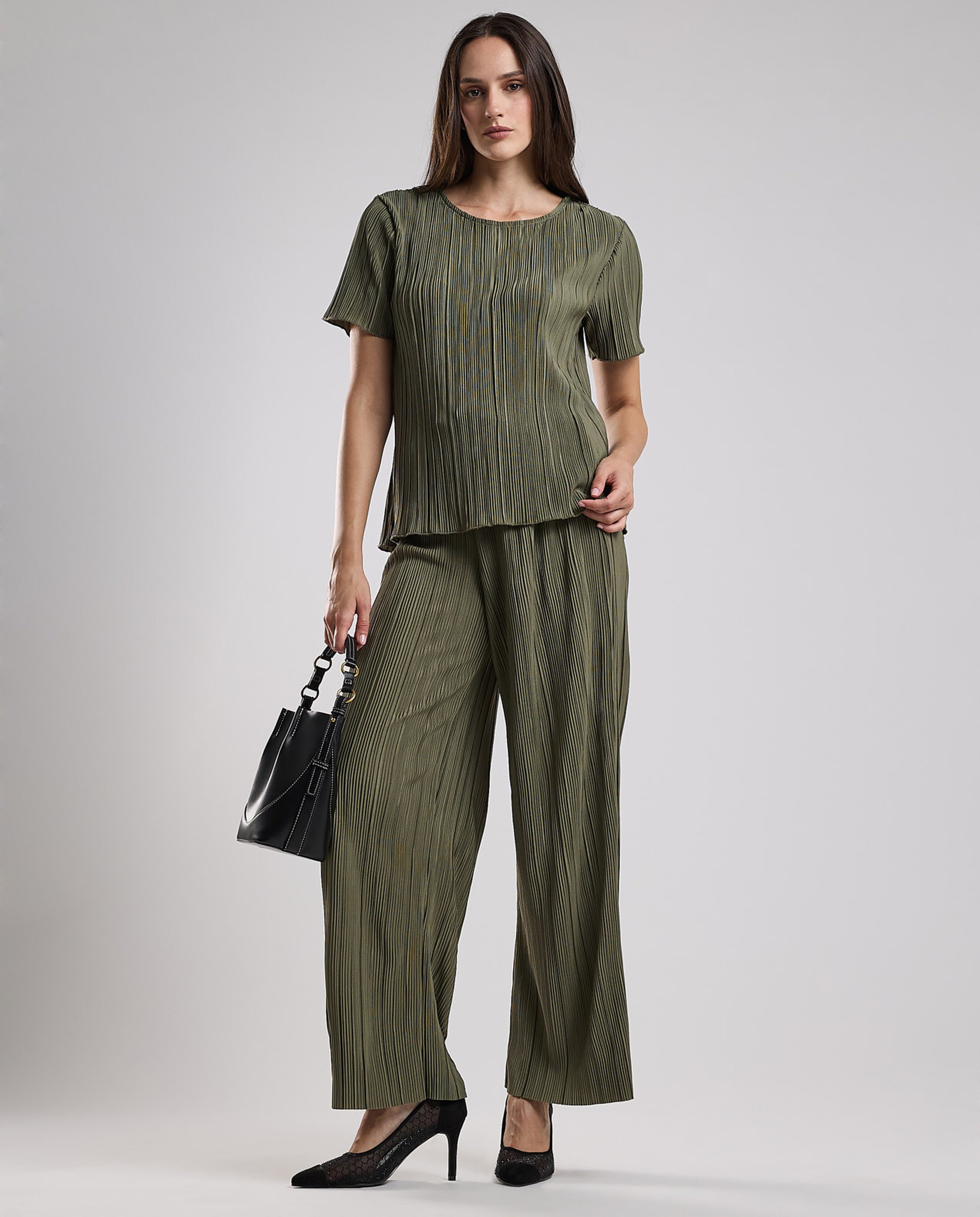 Textured Top with Round Neck and Short Sleeves