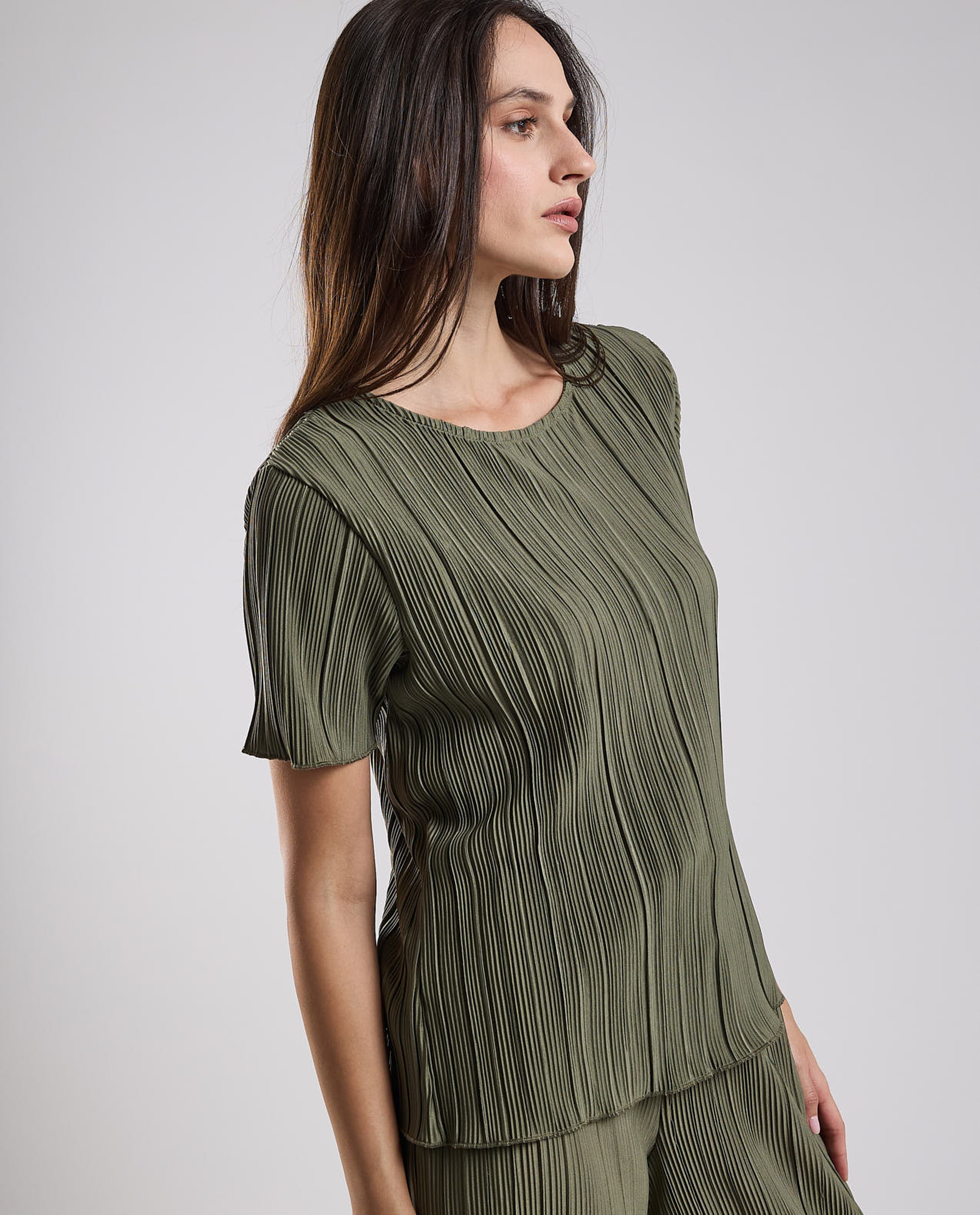 Textured Top with Round Neck and Short Sleeves