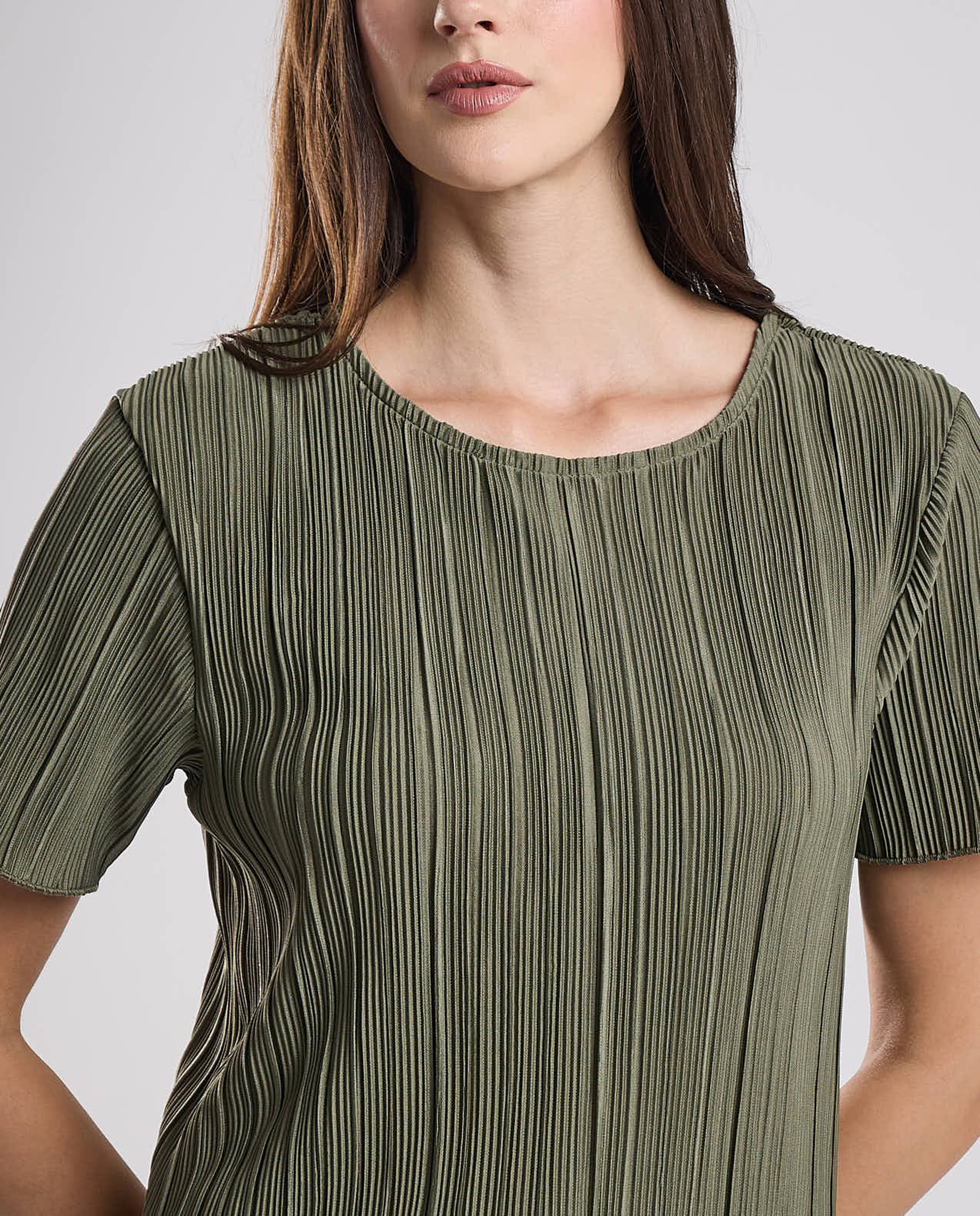 Textured Top with Round Neck and Short Sleeves