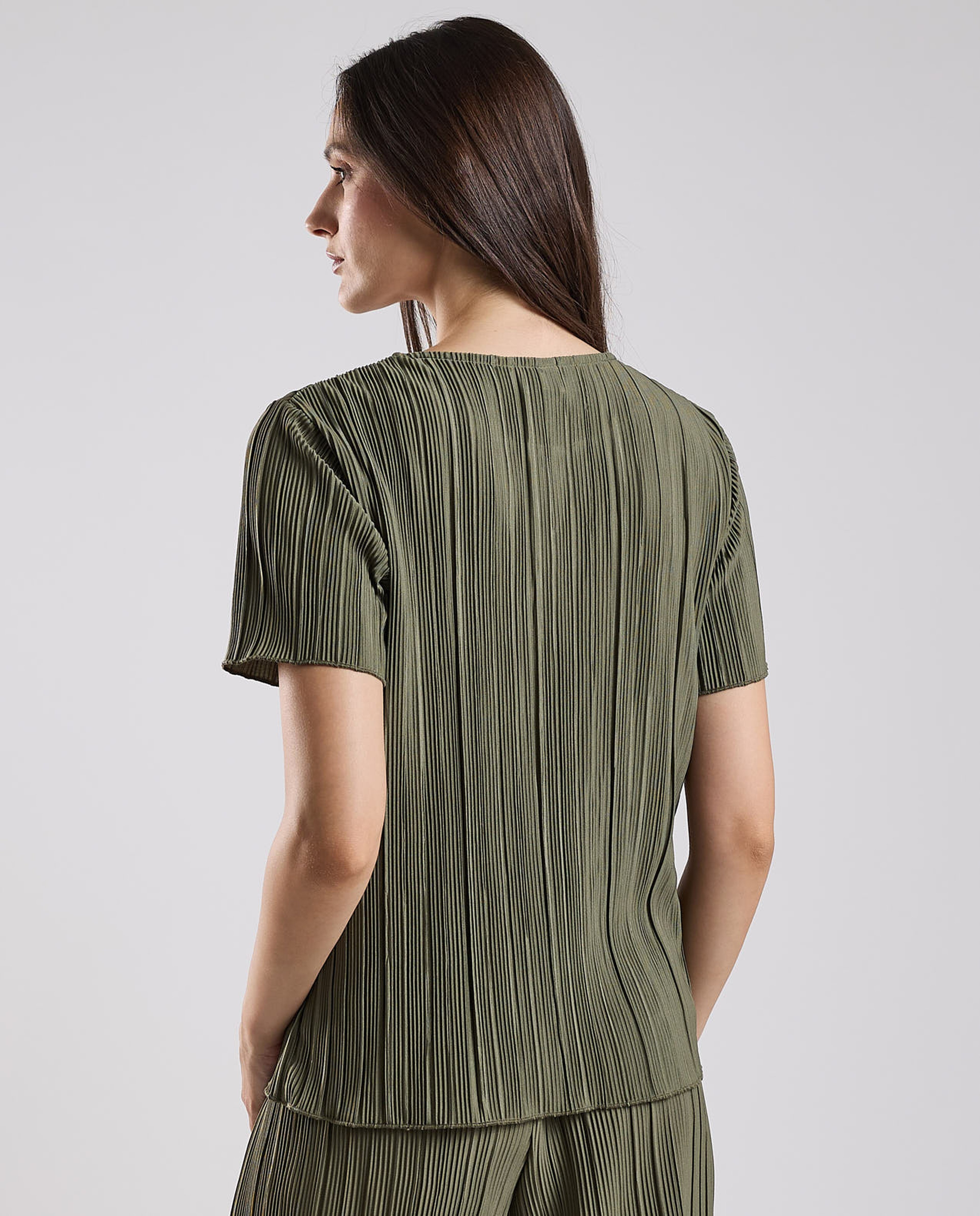 Textured Top with Round Neck and Short Sleeves