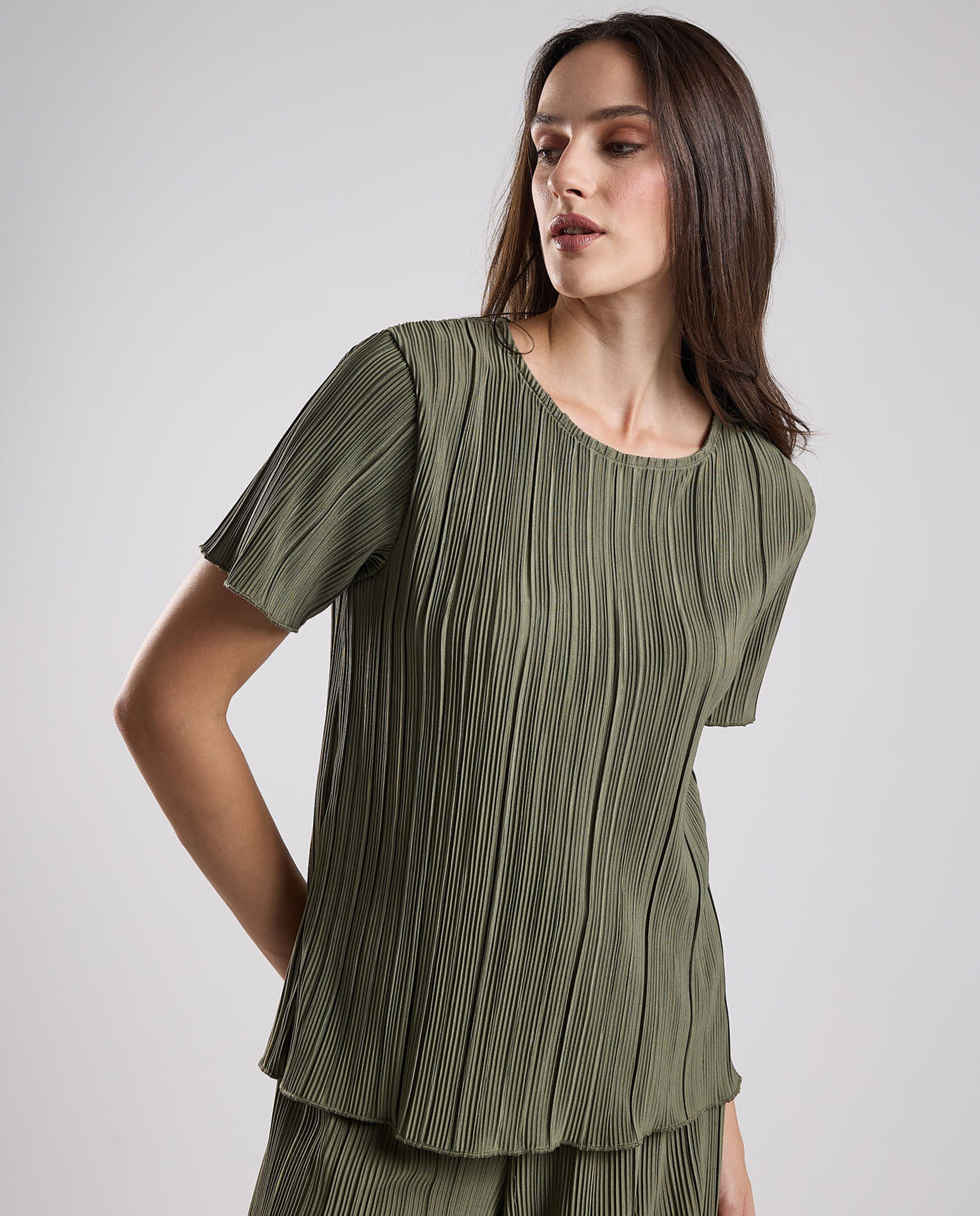 Textured Top with Round Neck and Short Sleeves