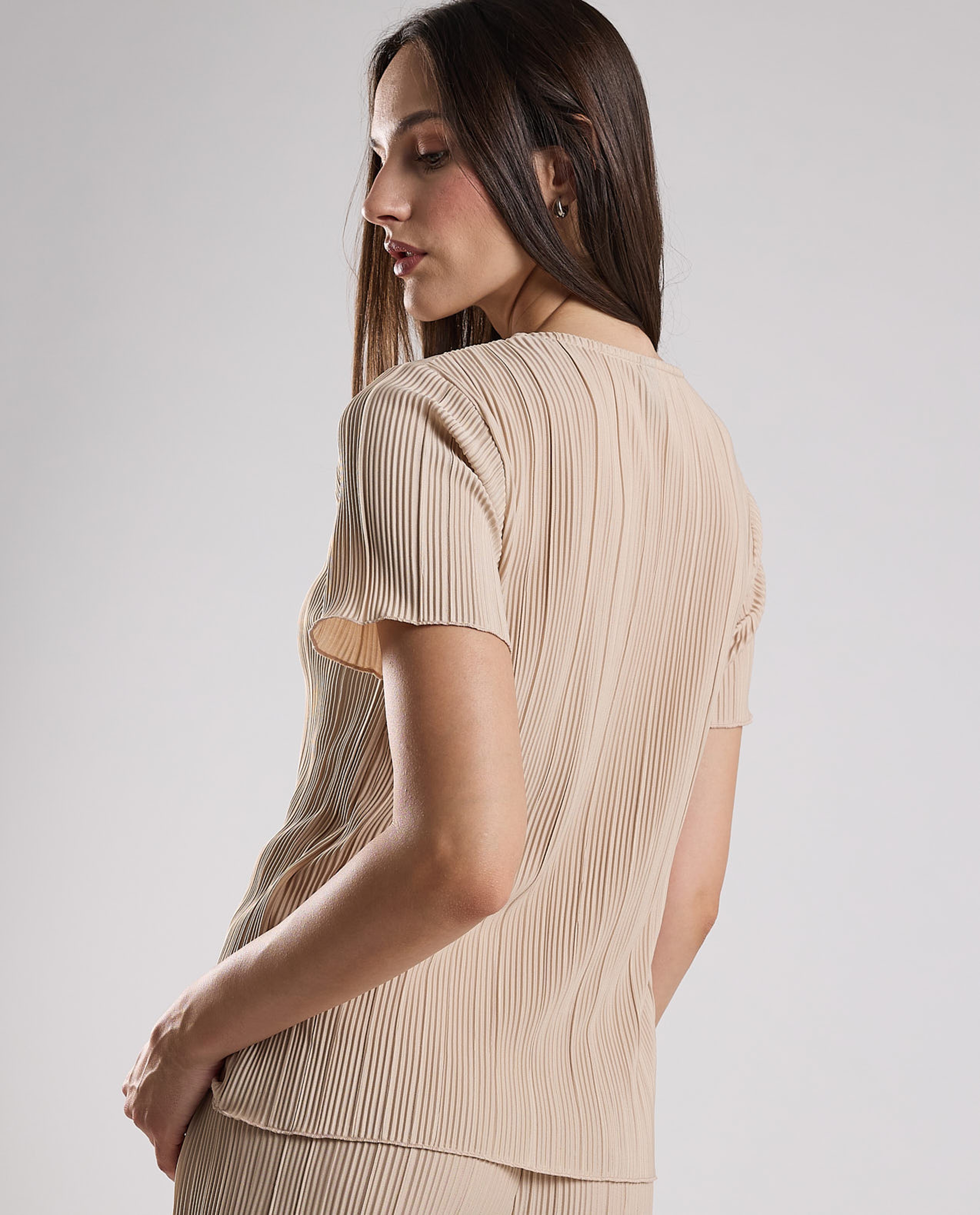 Textured Top with Round Neck and Short Sleeves