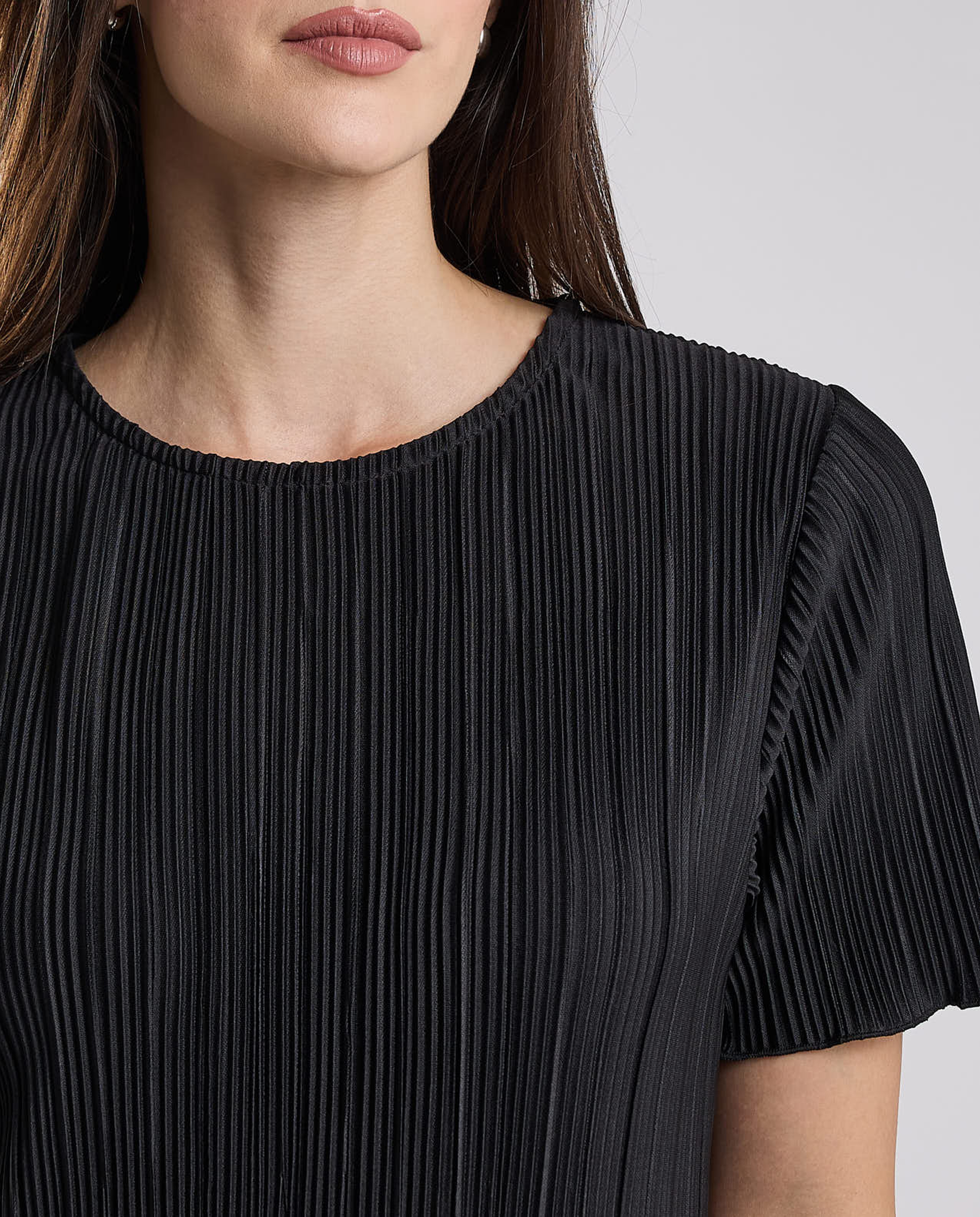 Textured Top with Round Neck and Short Sleeves