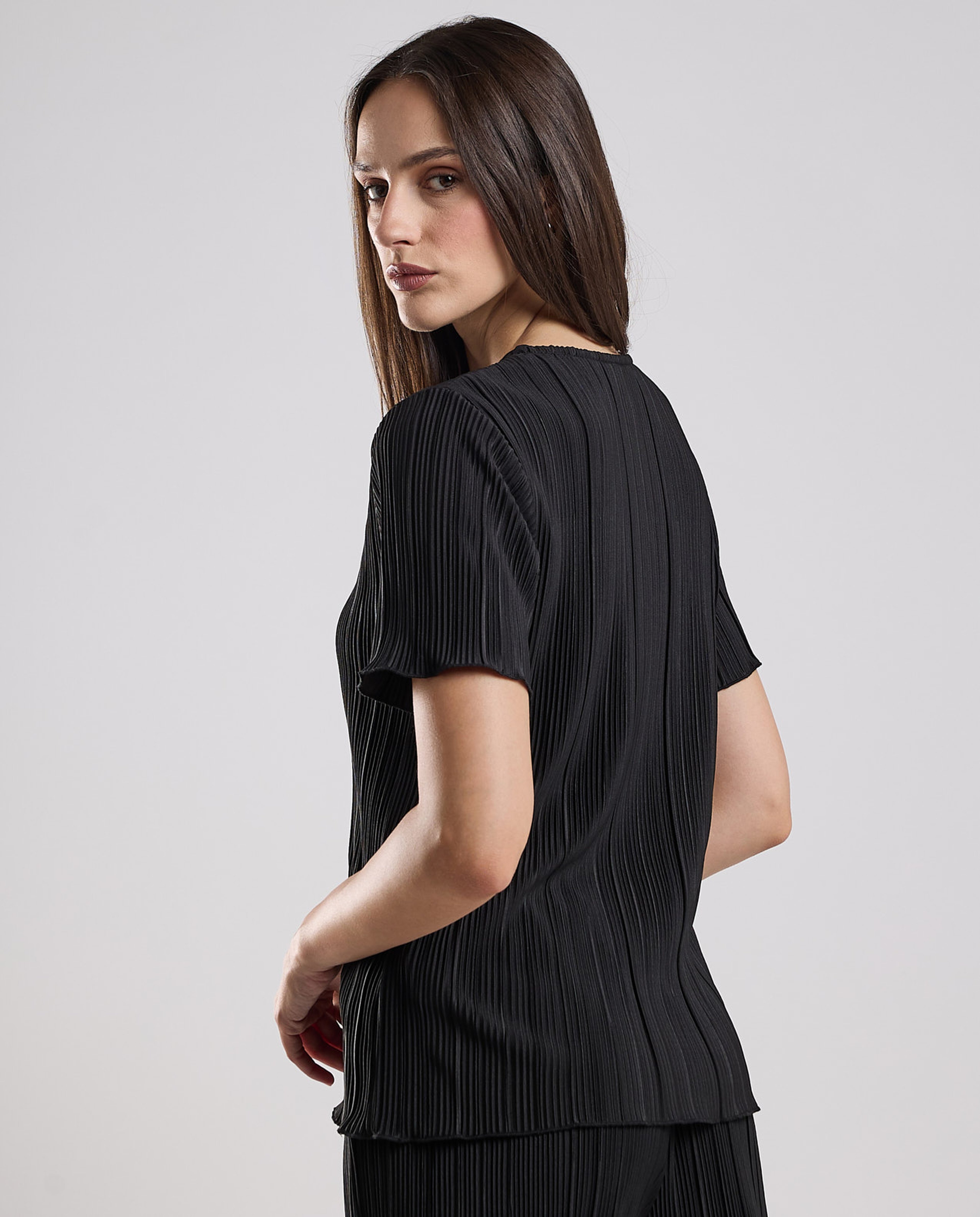 Textured Top with Round Neck and Short Sleeves