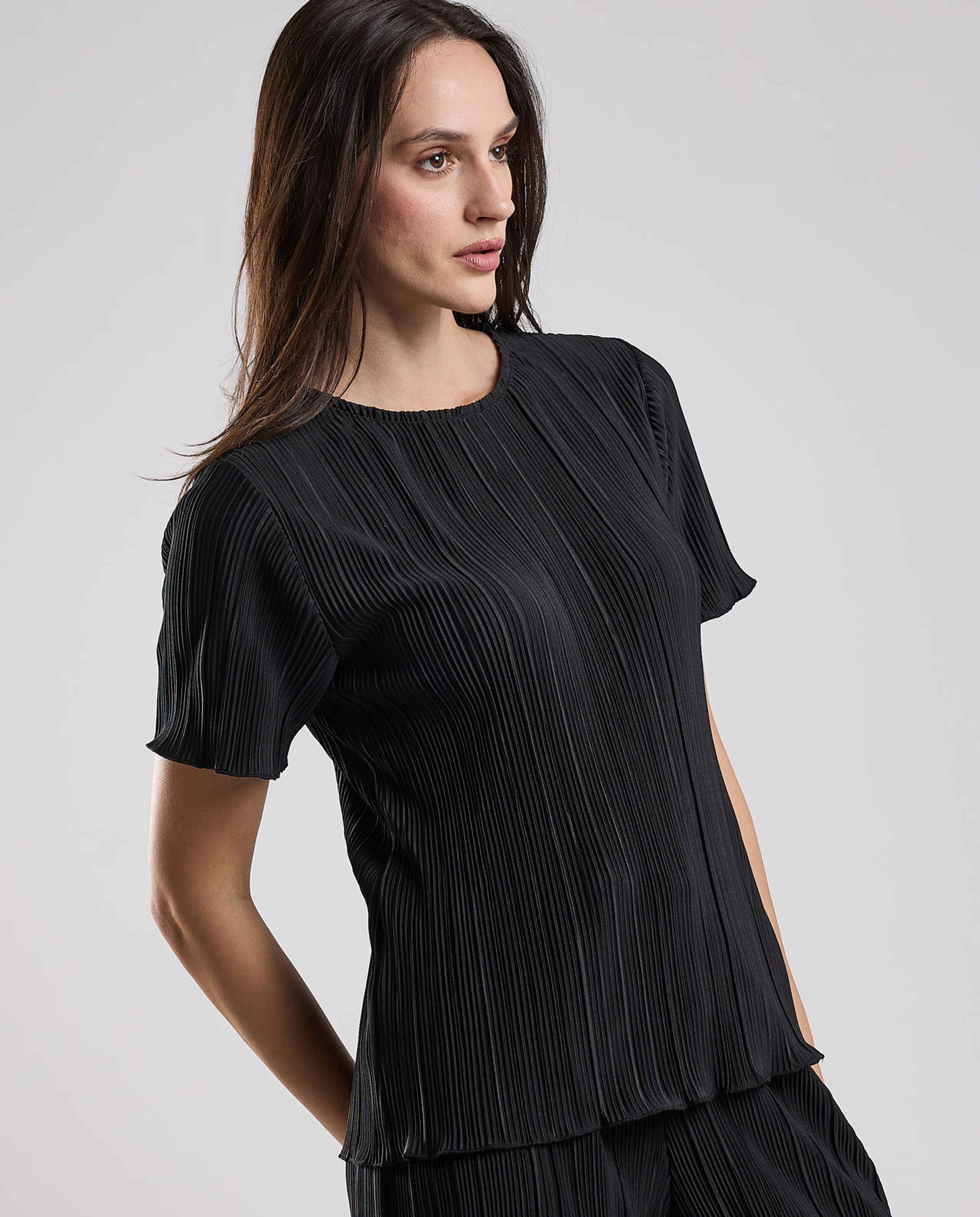 Textured Top with Round Neck and Short Sleeves