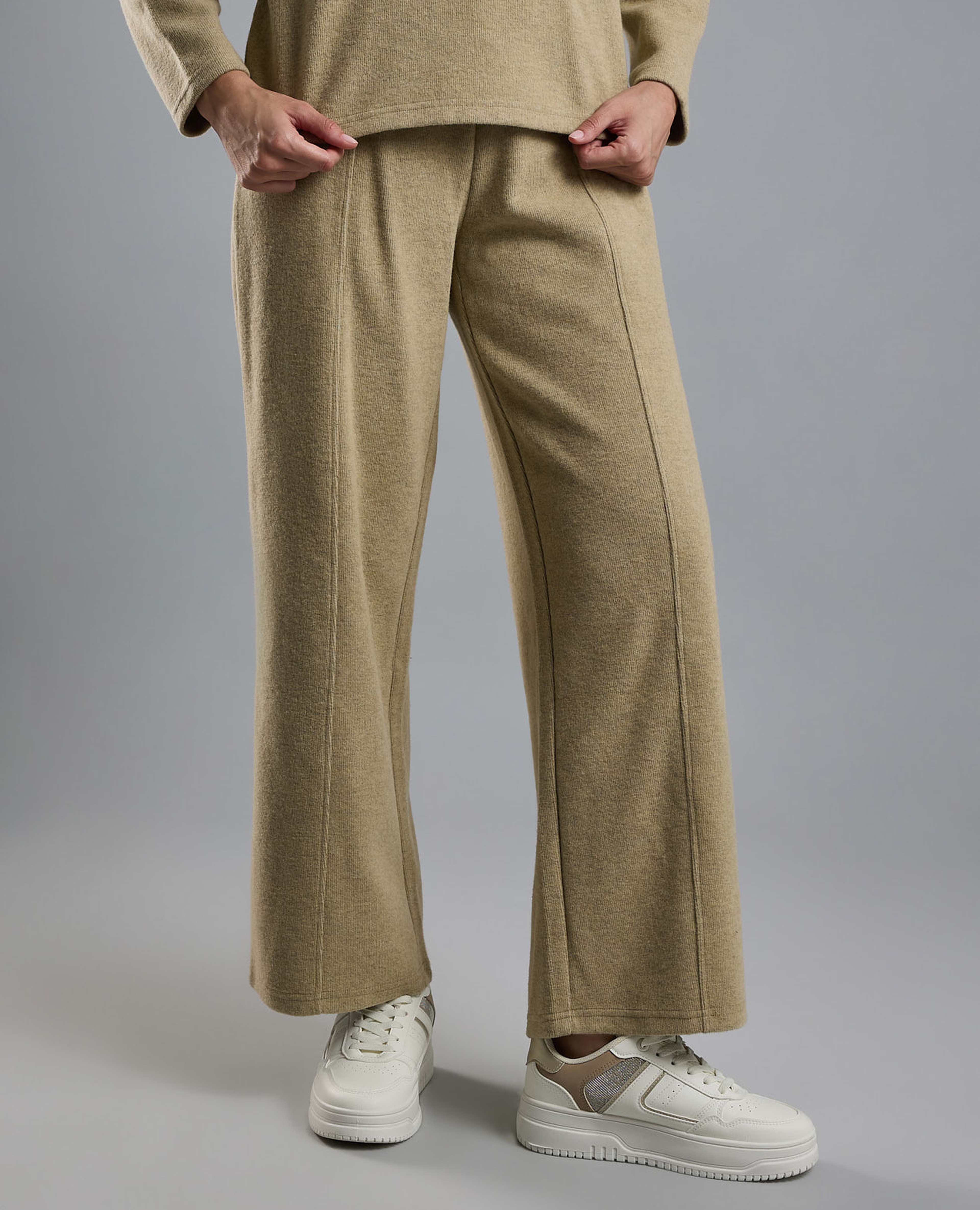 بنطال محبوك بخصر مرن