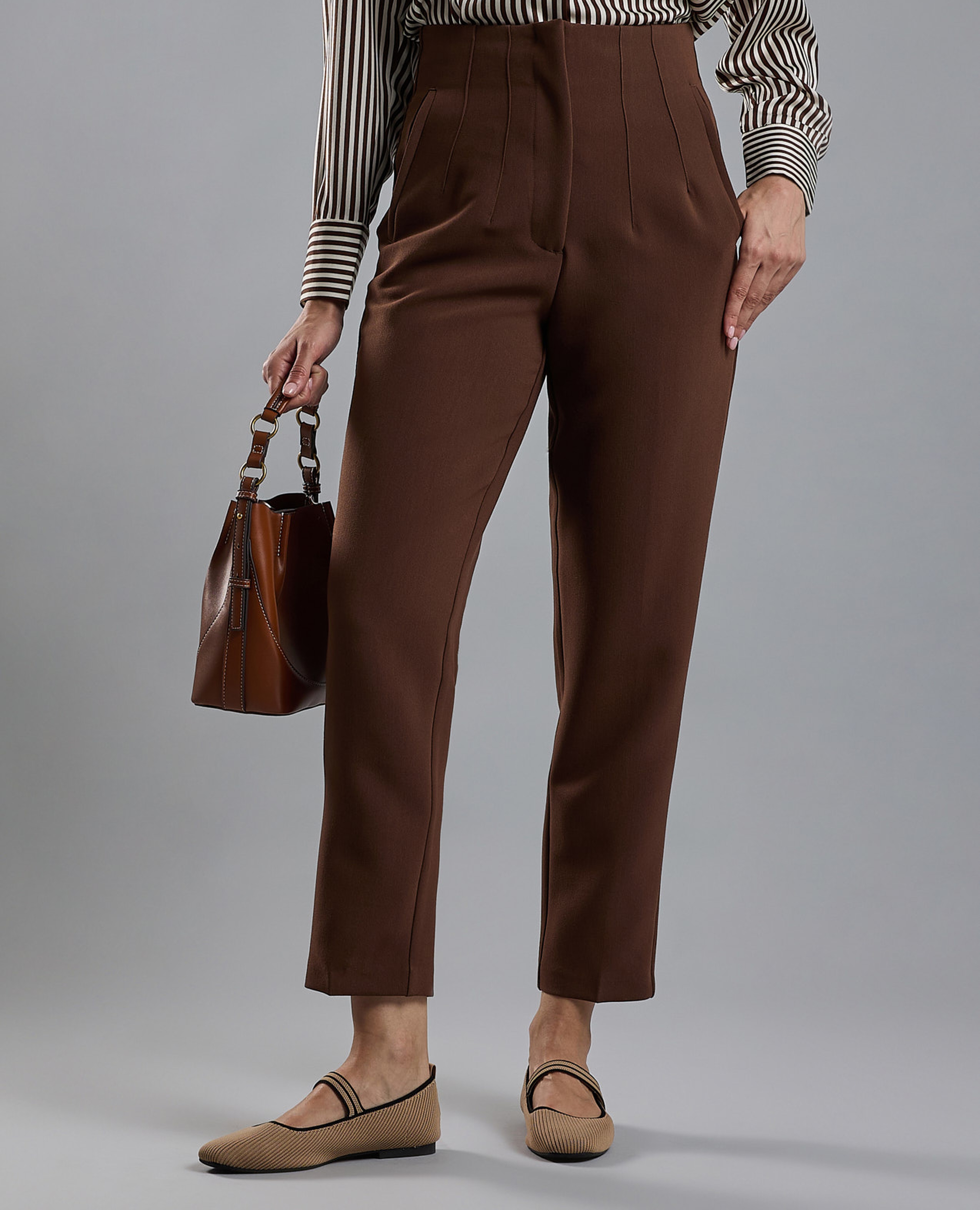 بنطال ضيق سادة بأزرار