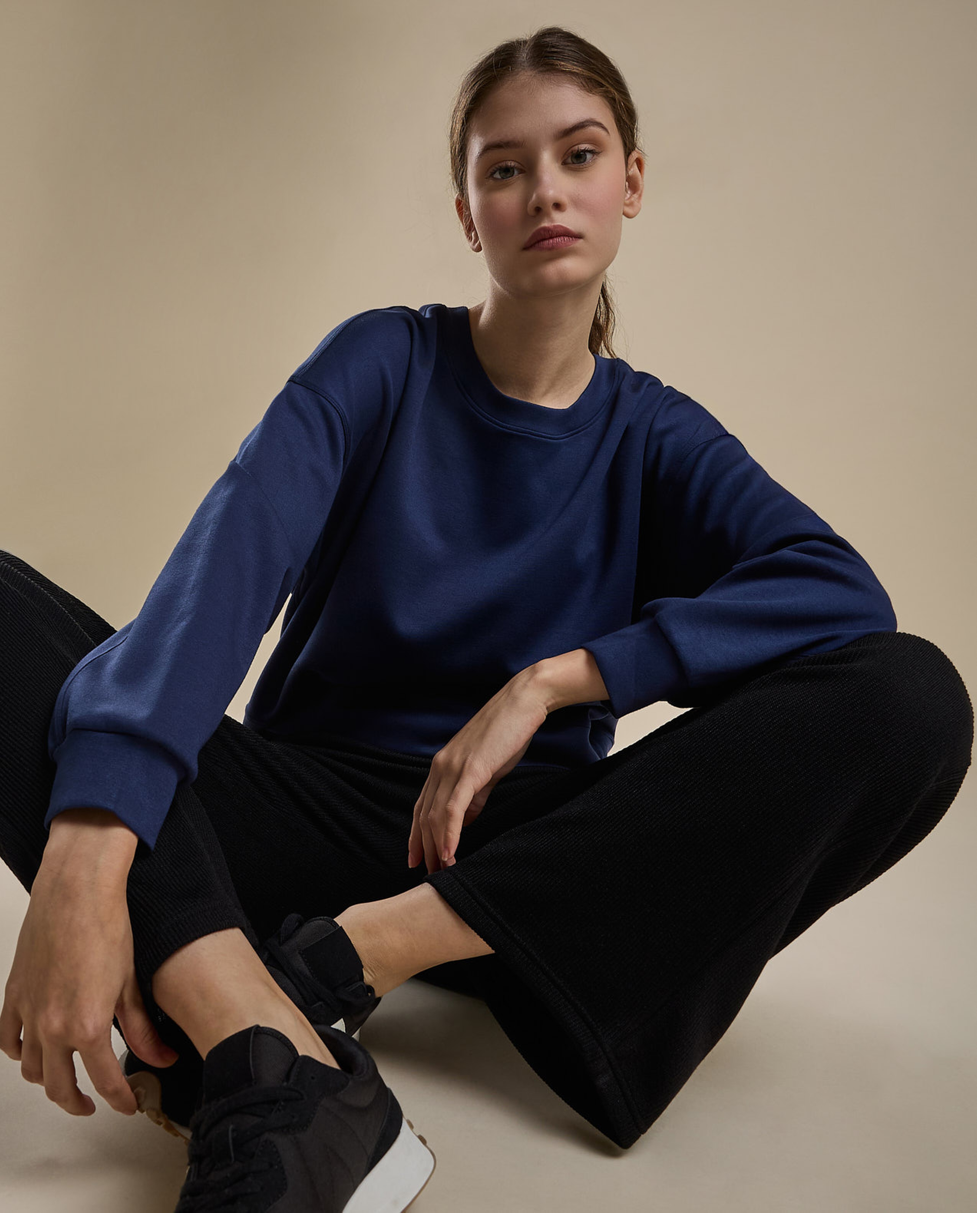 Solid Sweatshirt with Crew Neck and Long Sleeves