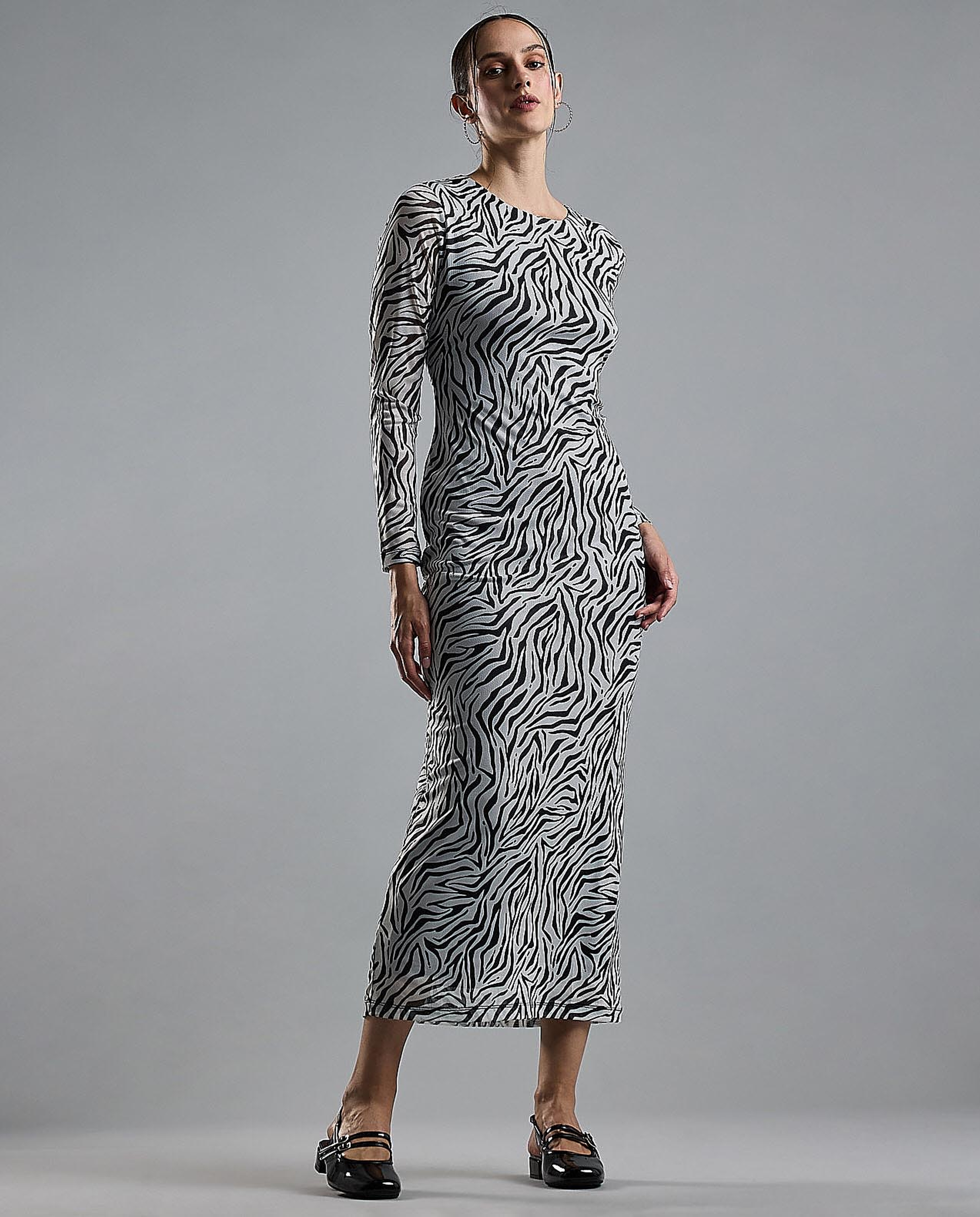 Patterned Bodycon Dress with Crew Neck and Long Sleeves