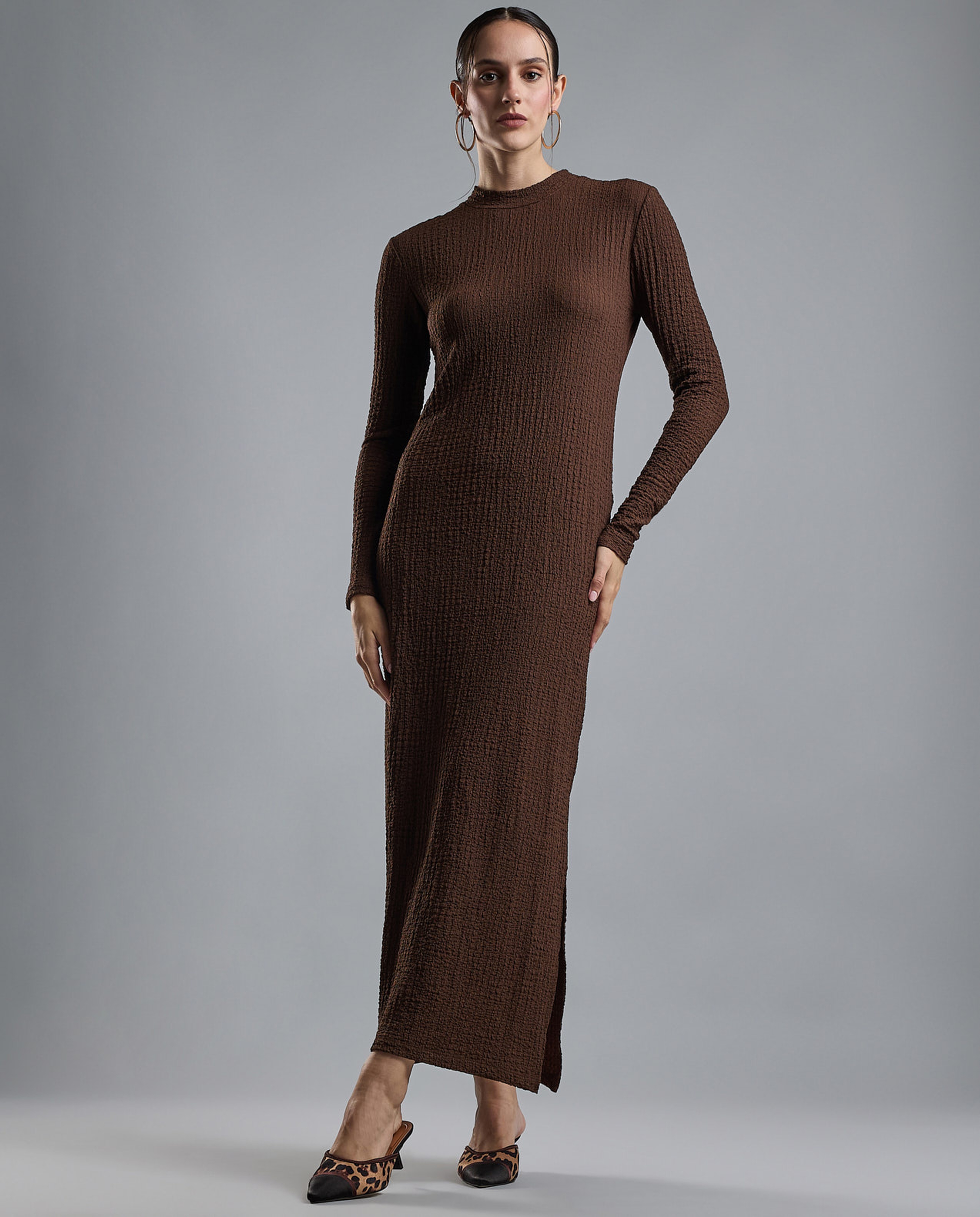 Solid Bodycon Dress with Crew Neck and Long Sleeves