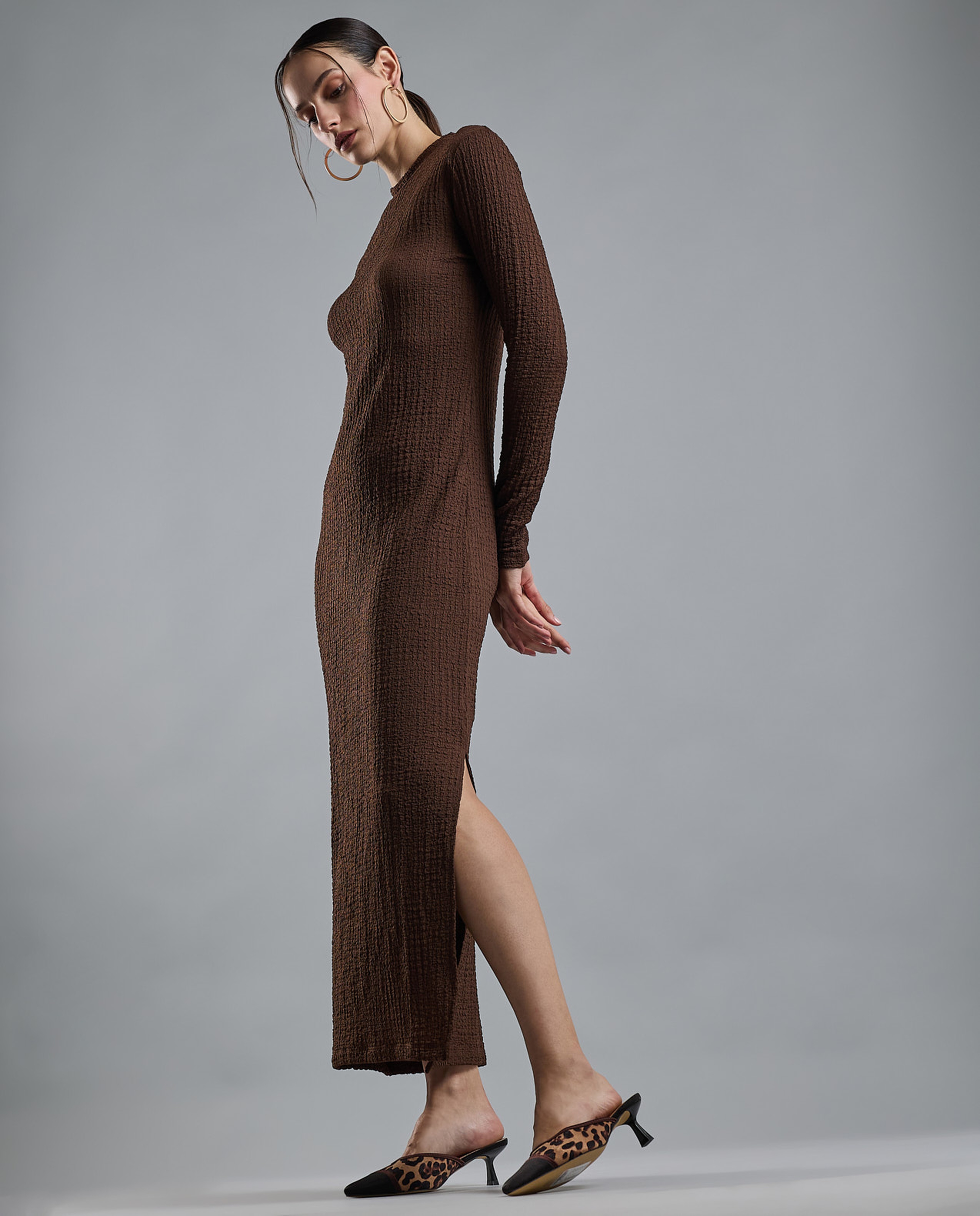 Solid Bodycon Dress with Crew Neck and Long Sleeves