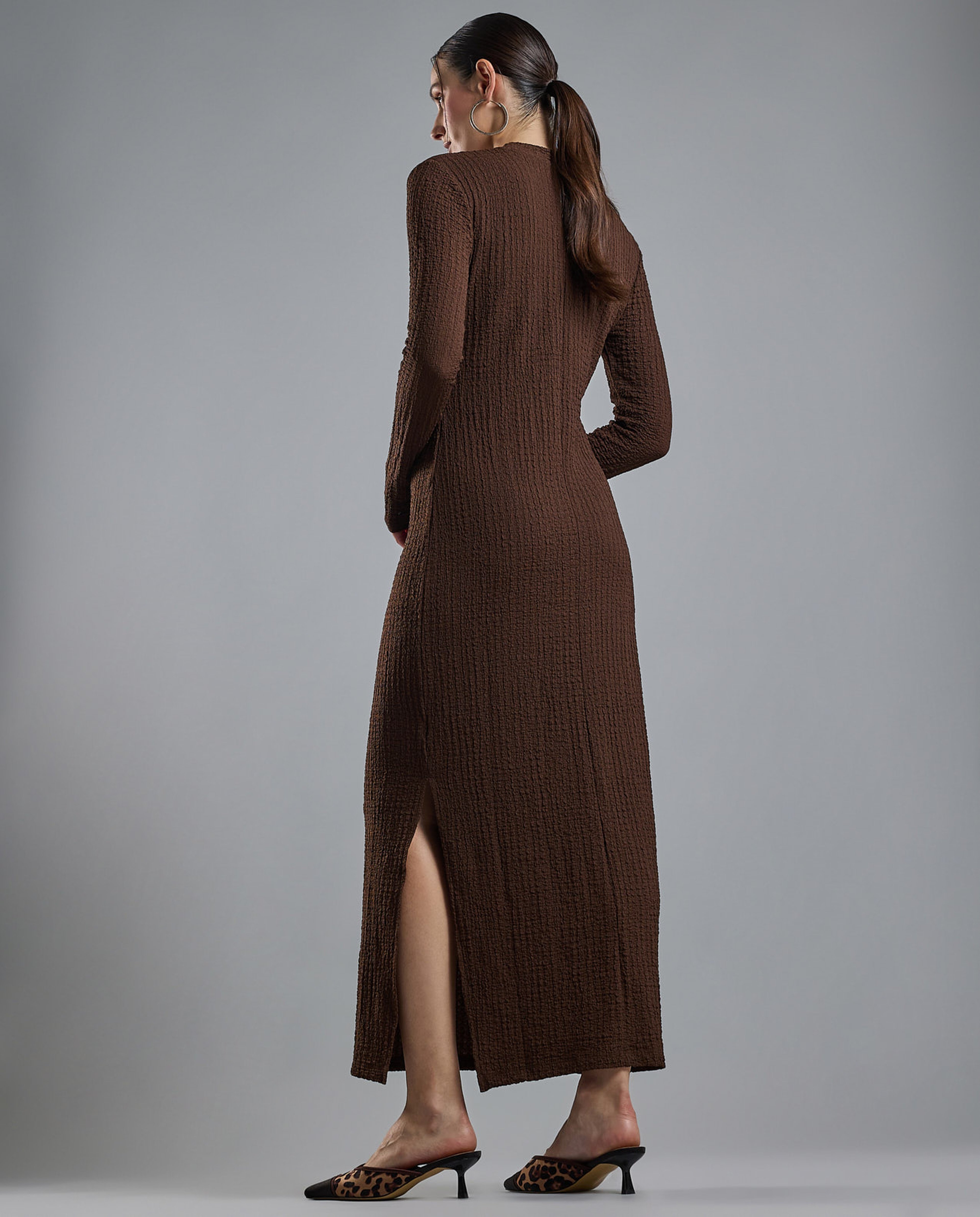 Solid Bodycon Dress with Crew Neck and Long Sleeves