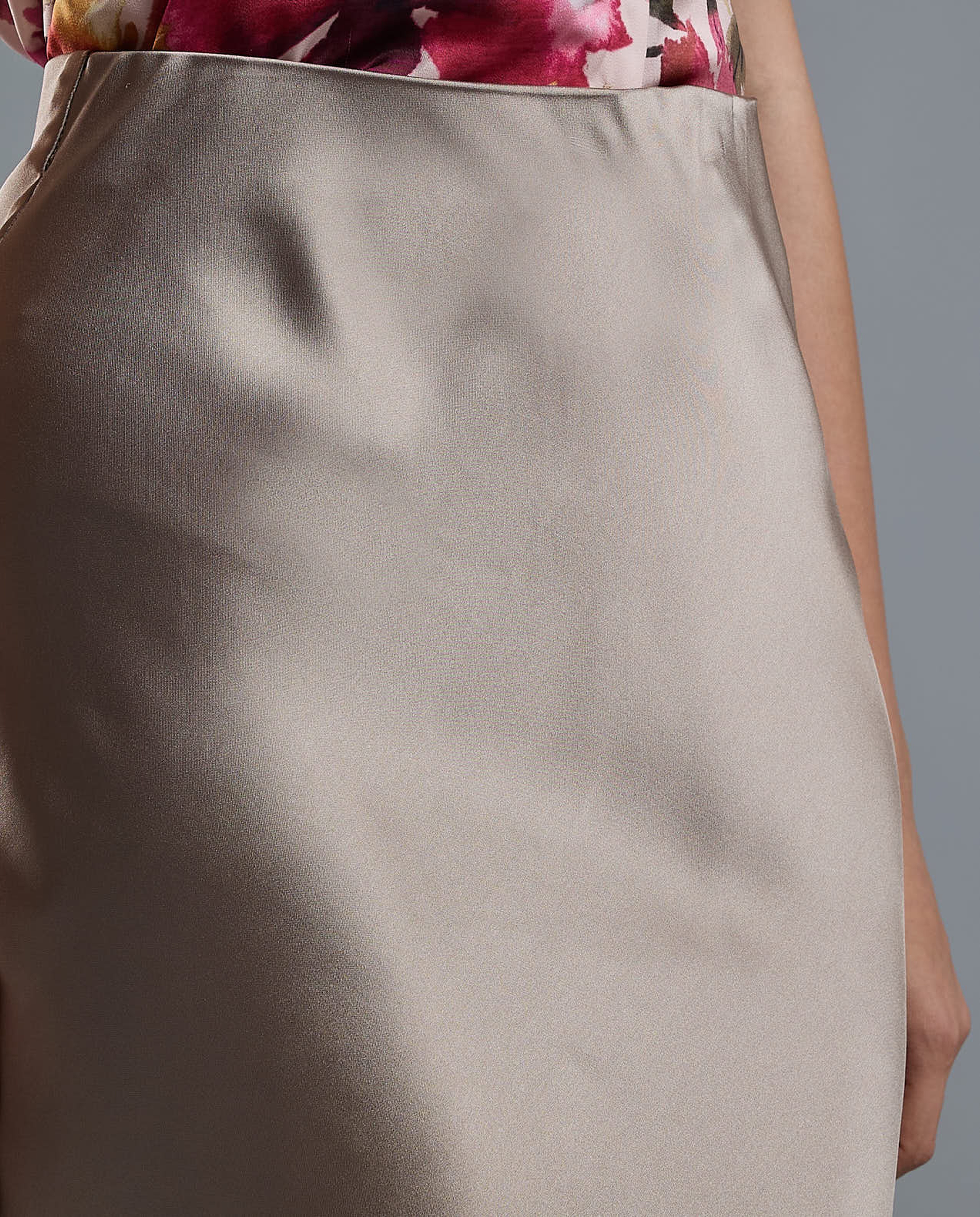 Solid Midi Skirt with Zipper Closure