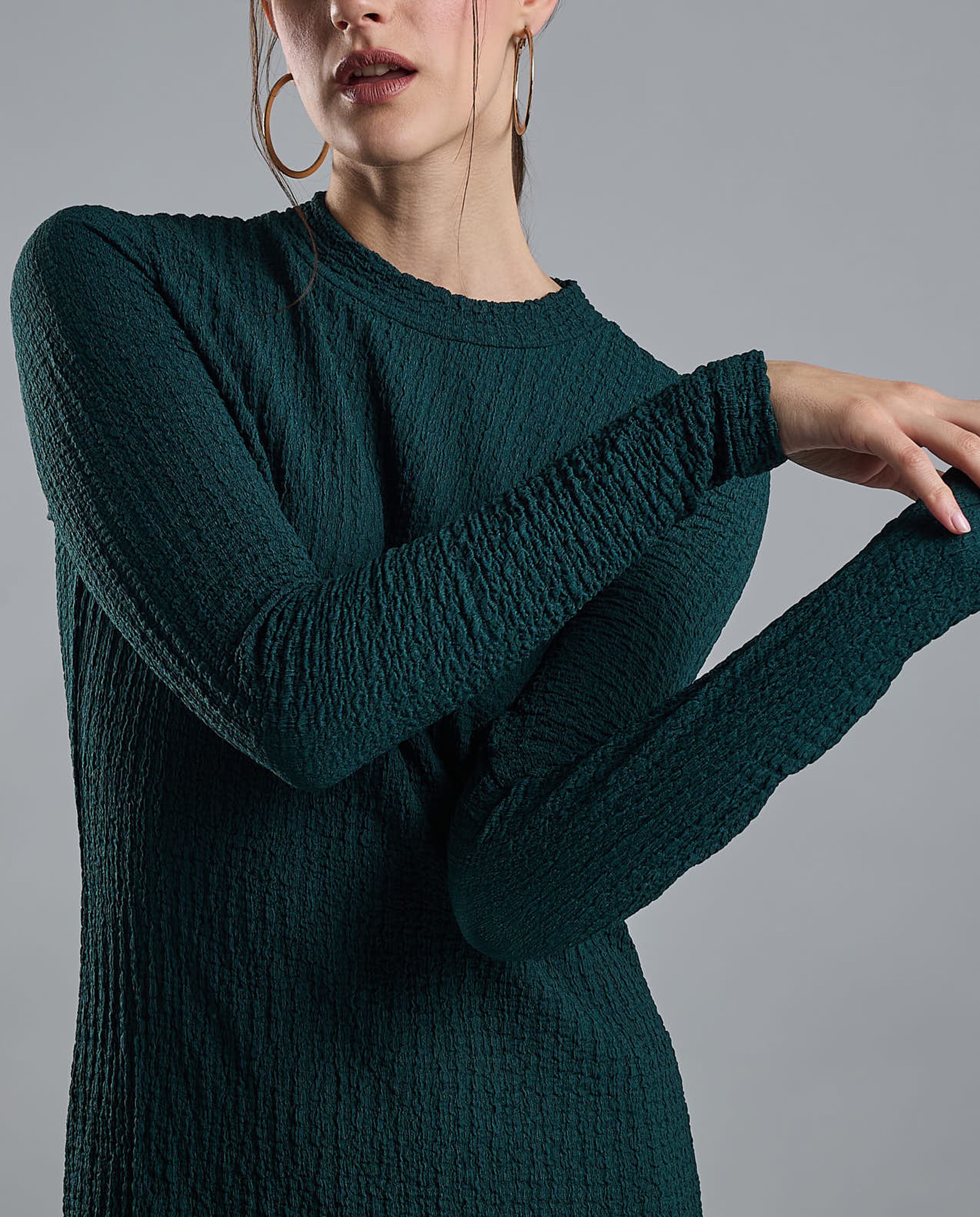 Solid Bodycon Dress with Crew Neck and Long Sleeves