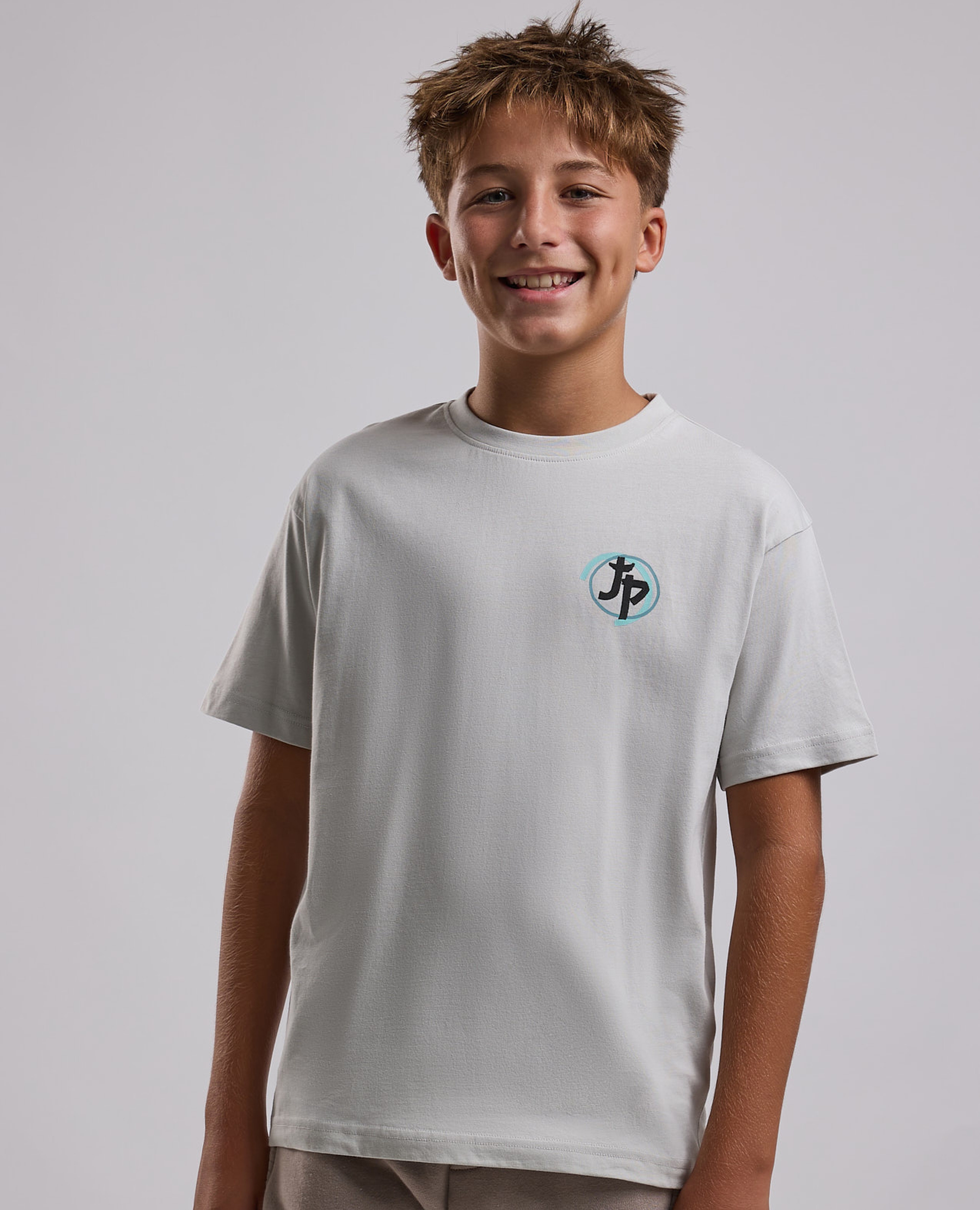 تيشيرت بطبعة برقبة دائرية وأكمام قصيرة