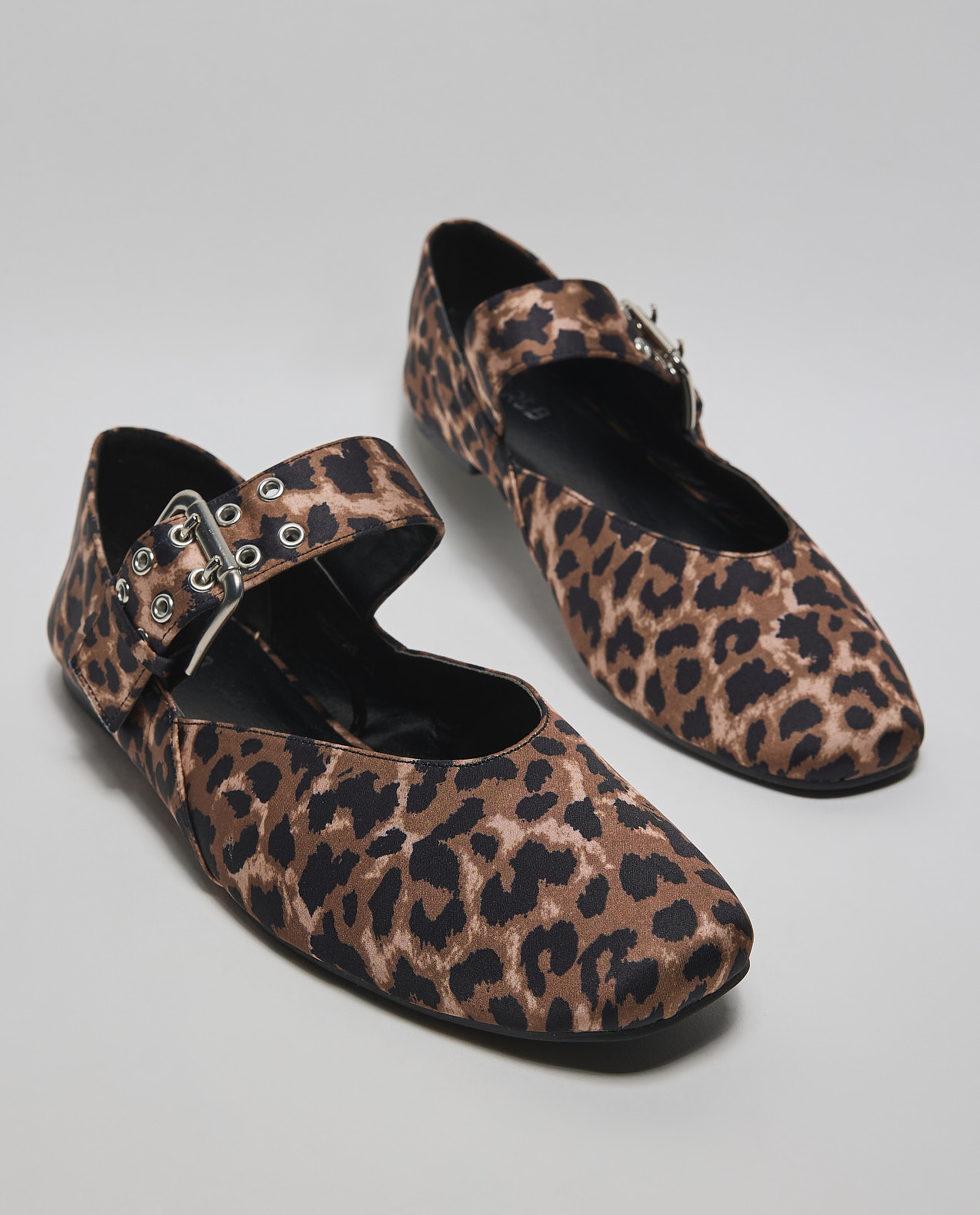 Glossy Mary Jane Shoes