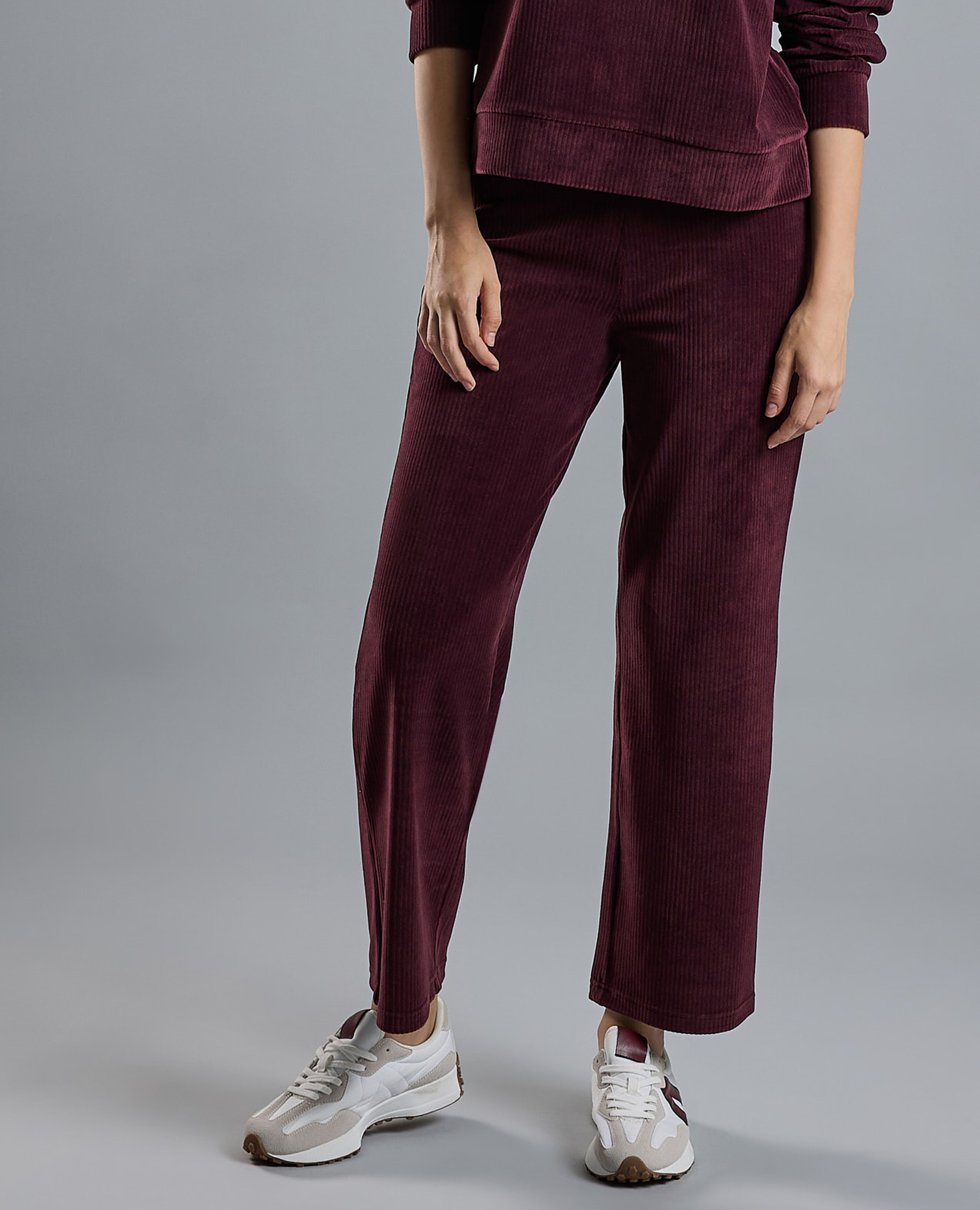 بنطال واسع سادة برباط على الخصر