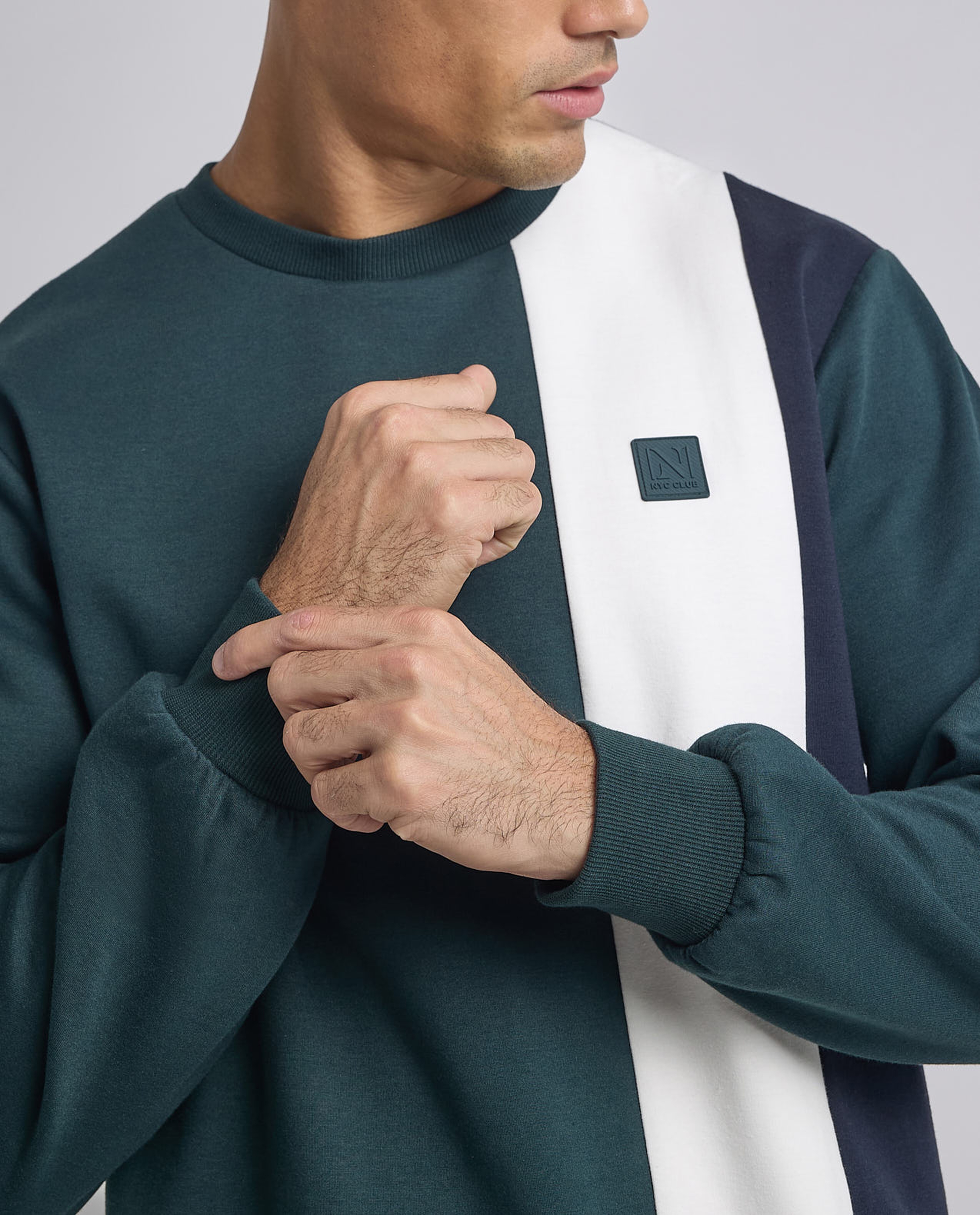 Color Block Sweatshirt with Crew Neck and Long Sleeves