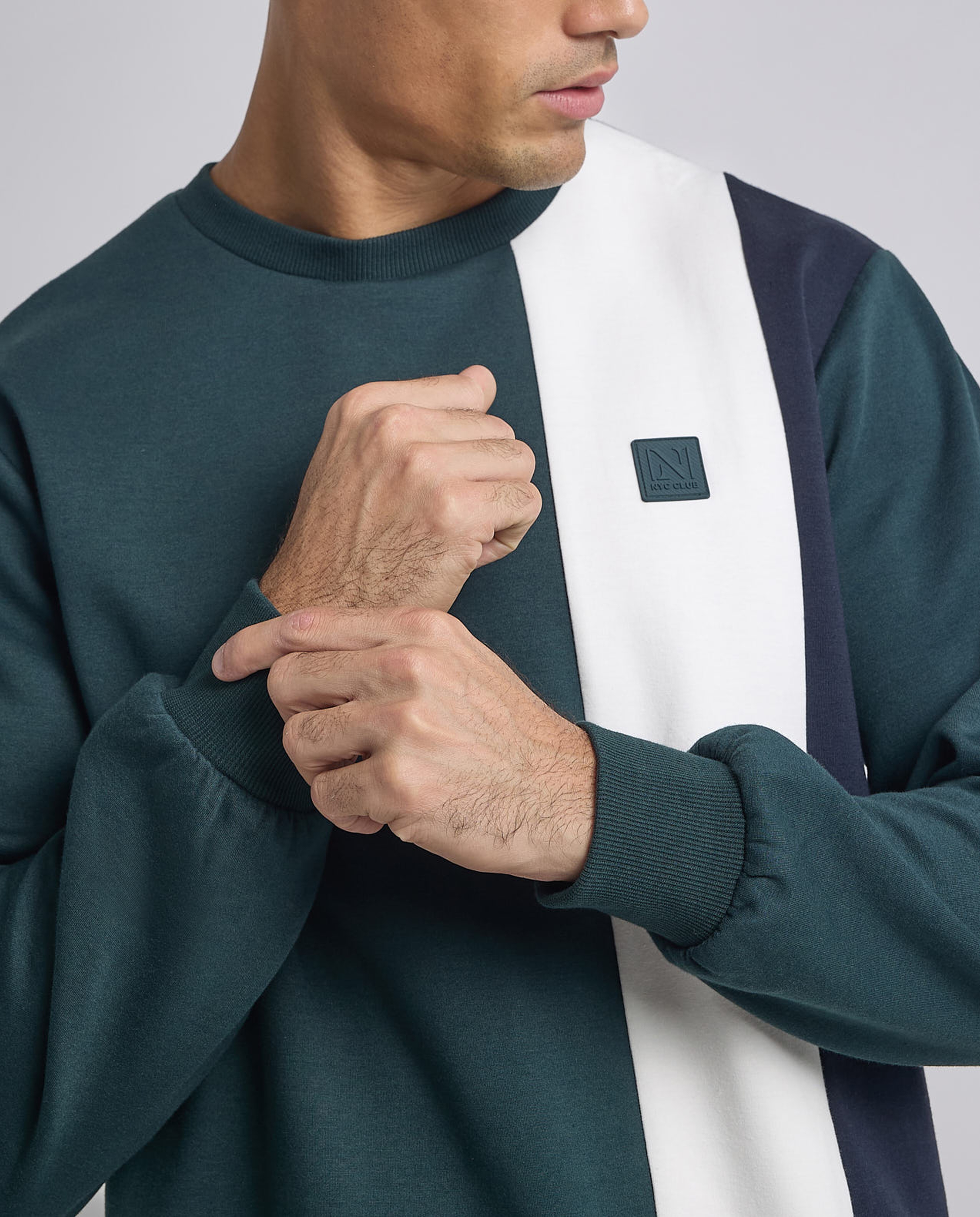 Color Block Sweatshirt with Crew Neck and Long Sleeves