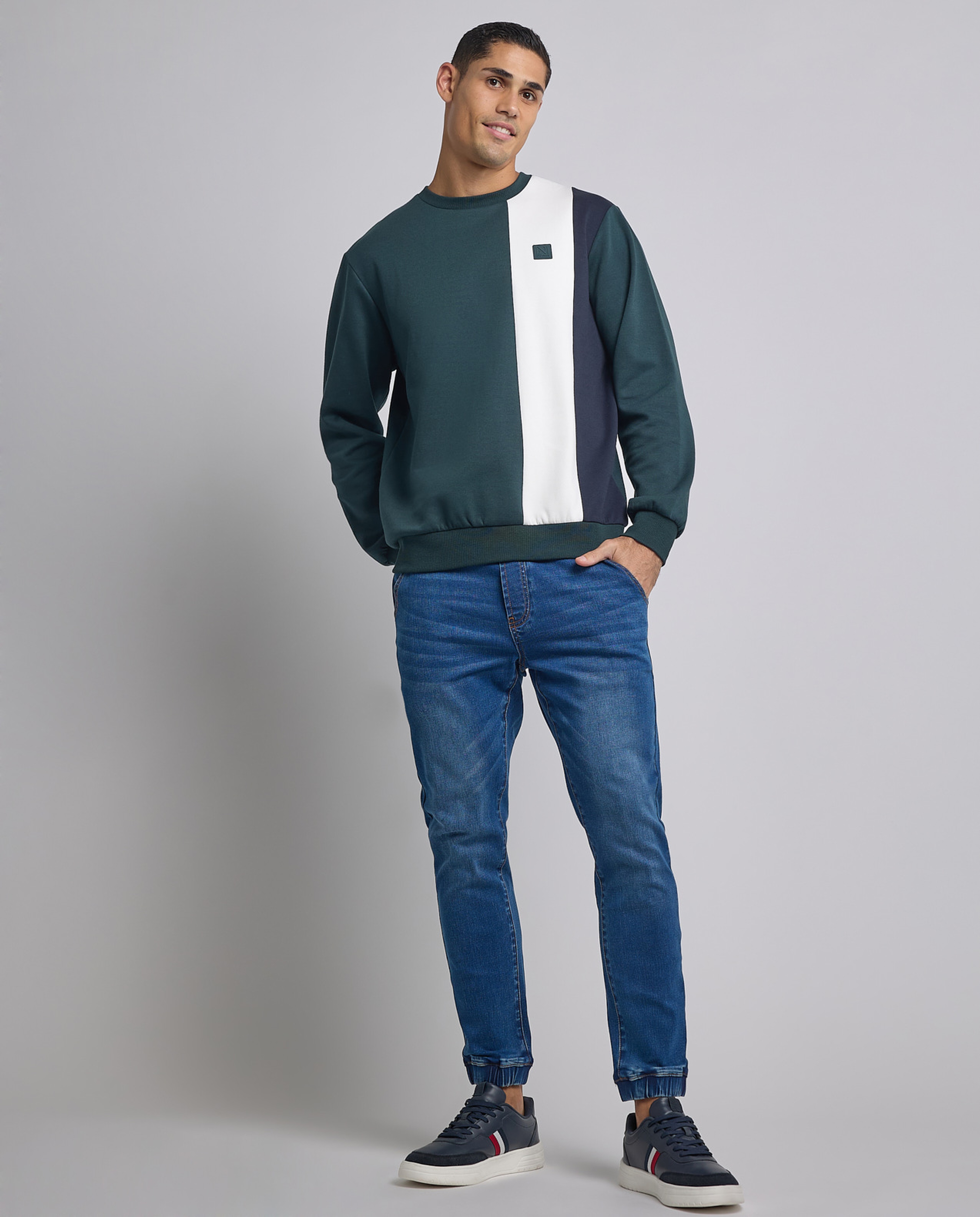 Color Block Sweatshirt with Crew Neck and Long Sleeves