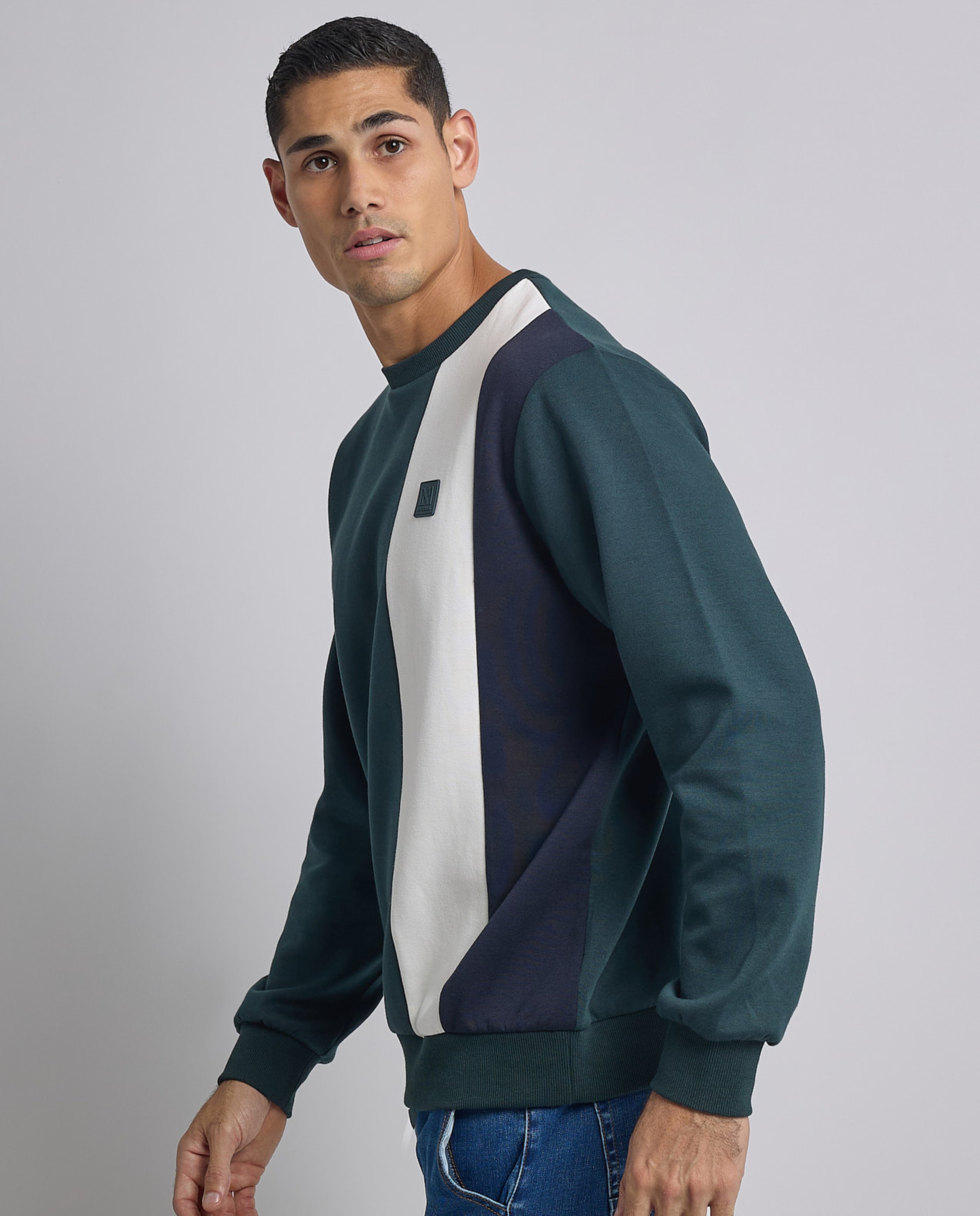 Color Block Sweatshirt with Crew Neck and Long Sleeves