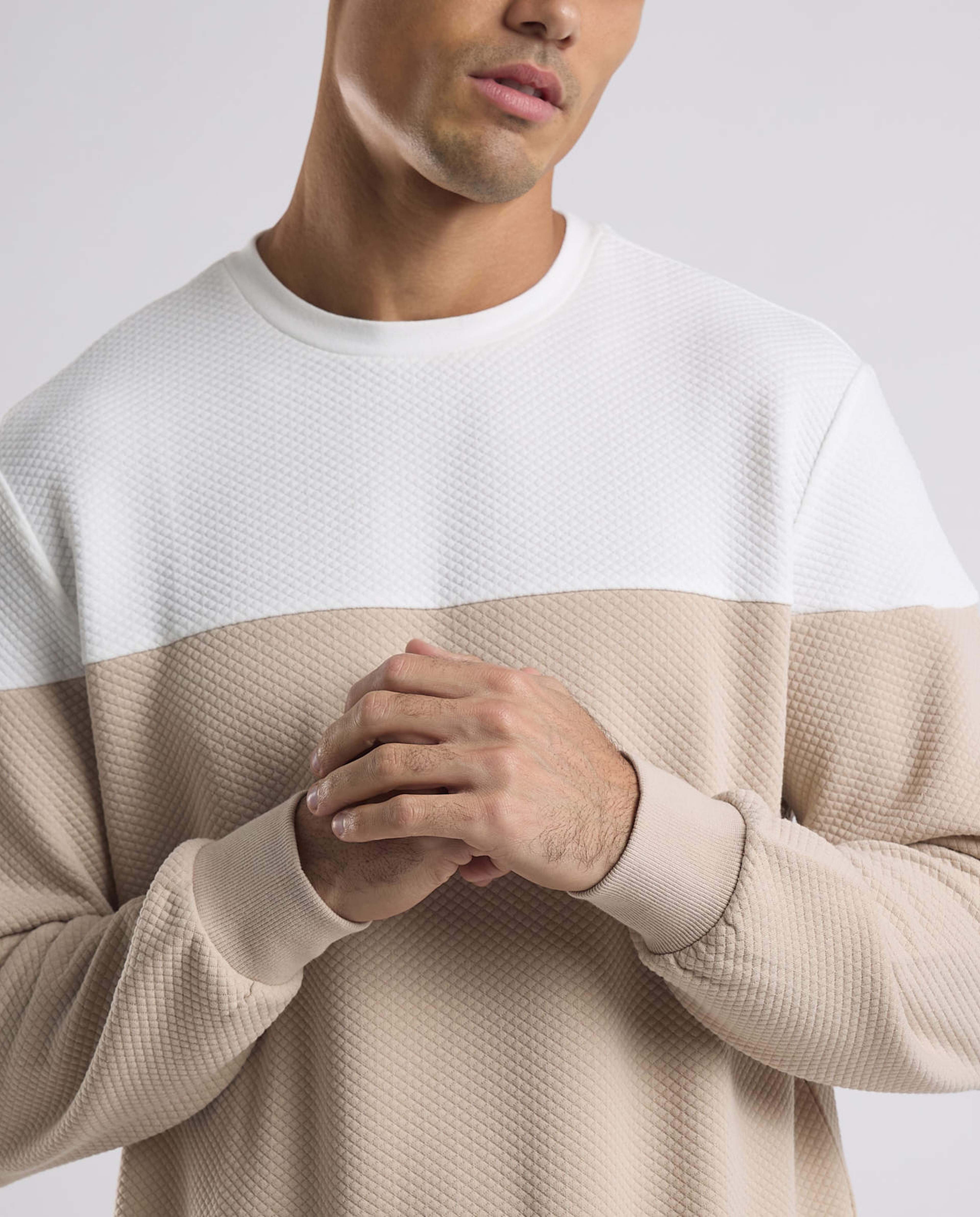 Color Block Sweatshirt with Crew Neck and Long Sleeves