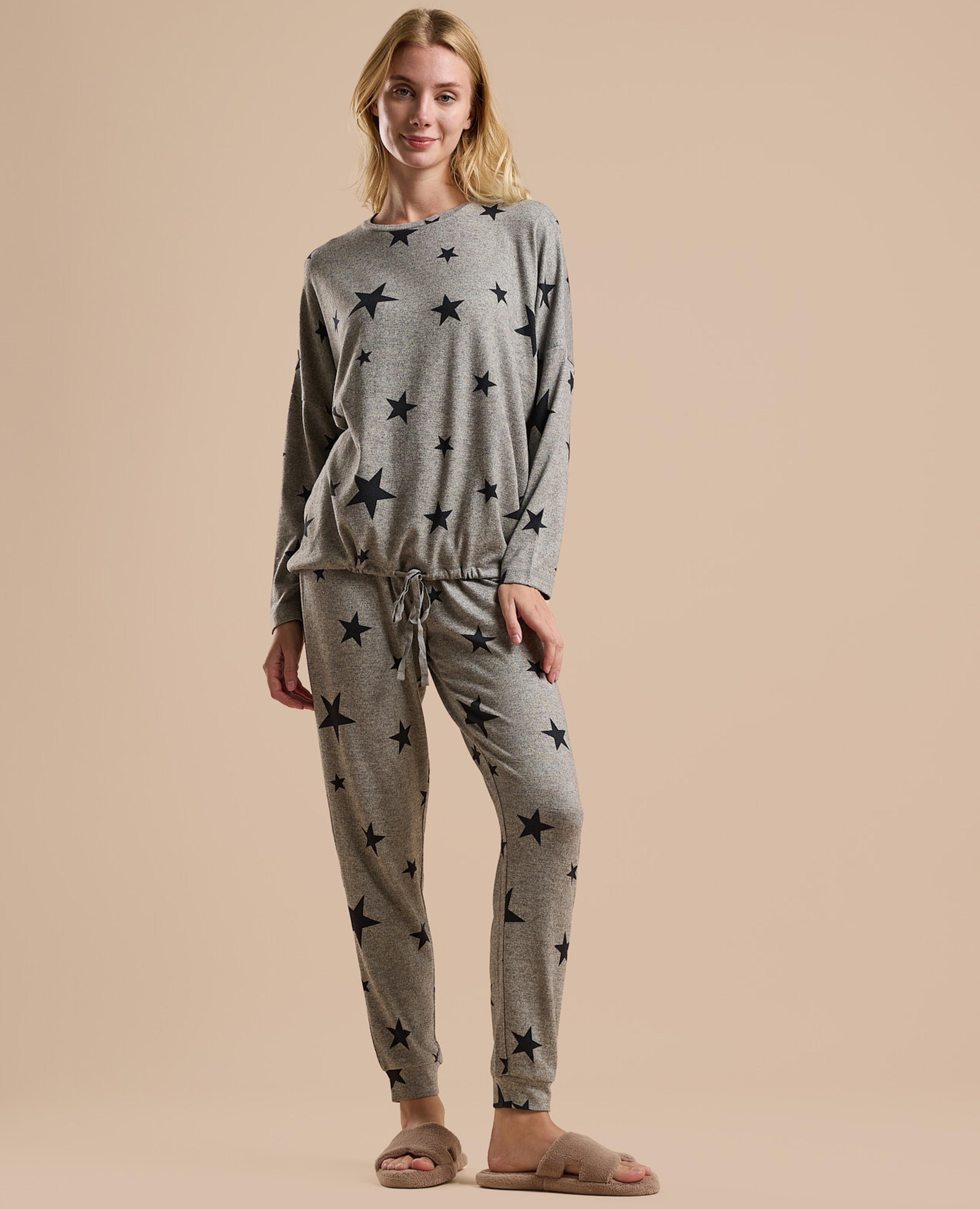 طقم بيجاما بكم طويل وطبعة