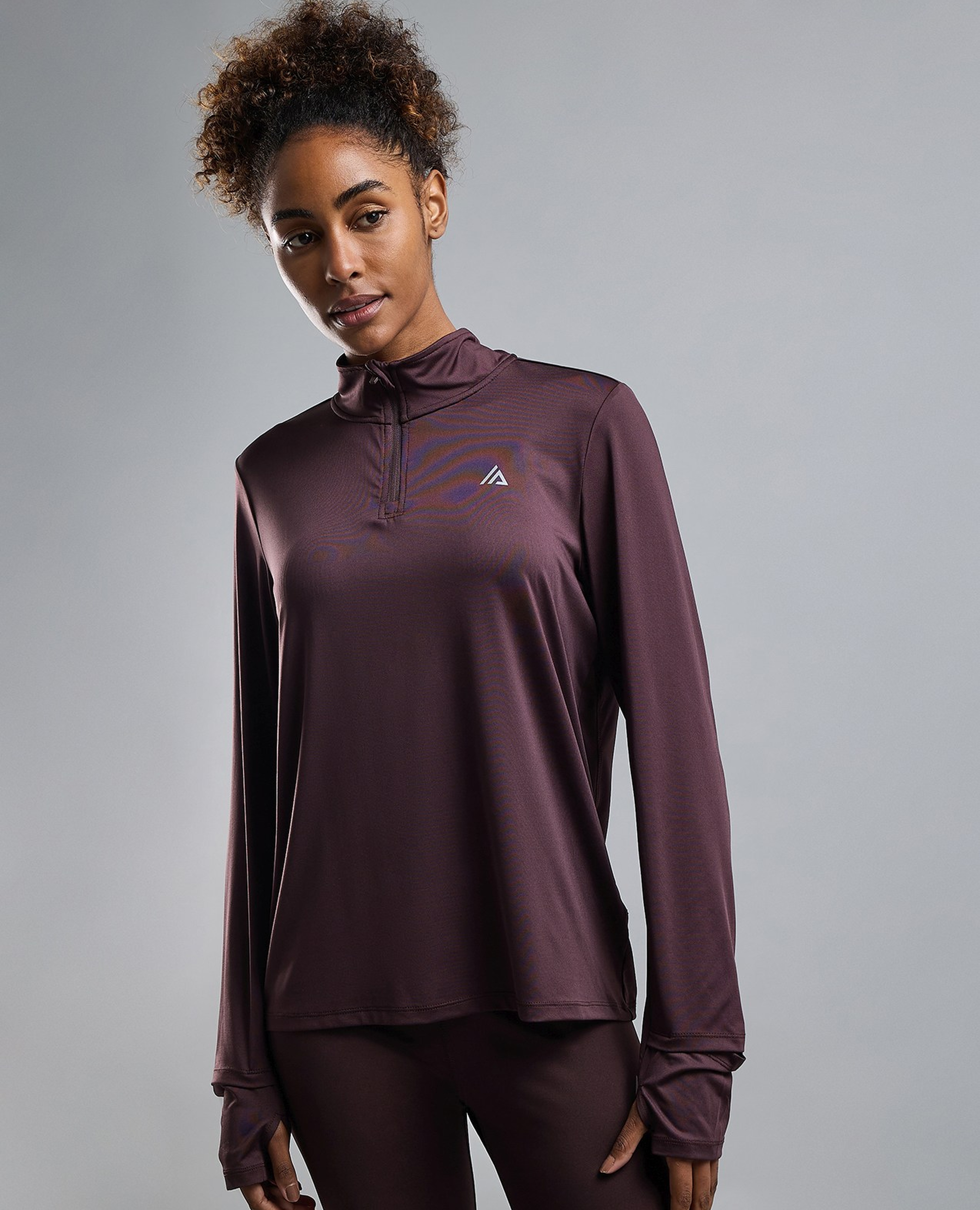 توب رياضة بكم طويل وشعار