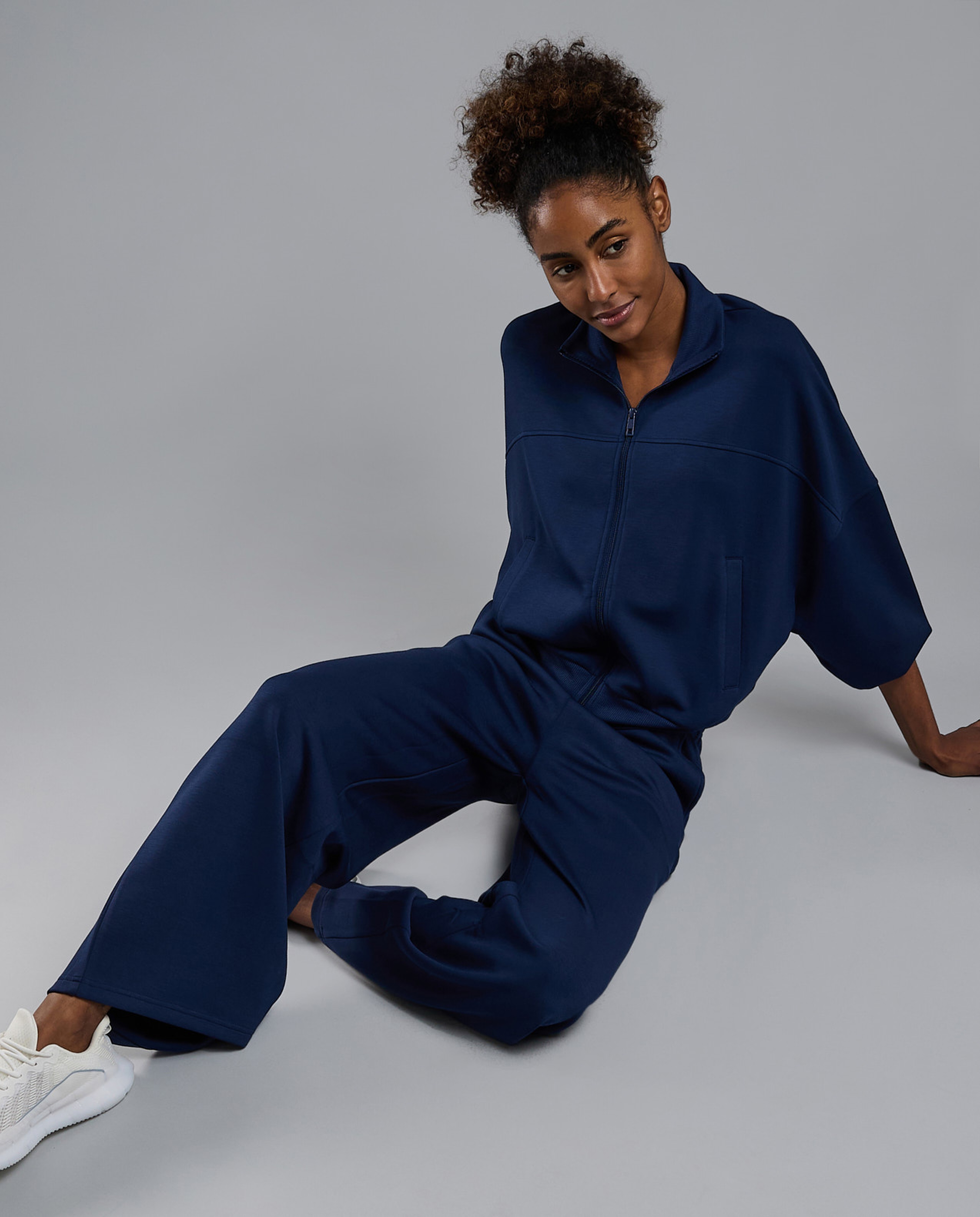 Solid Active Jacket with Zipper Closure