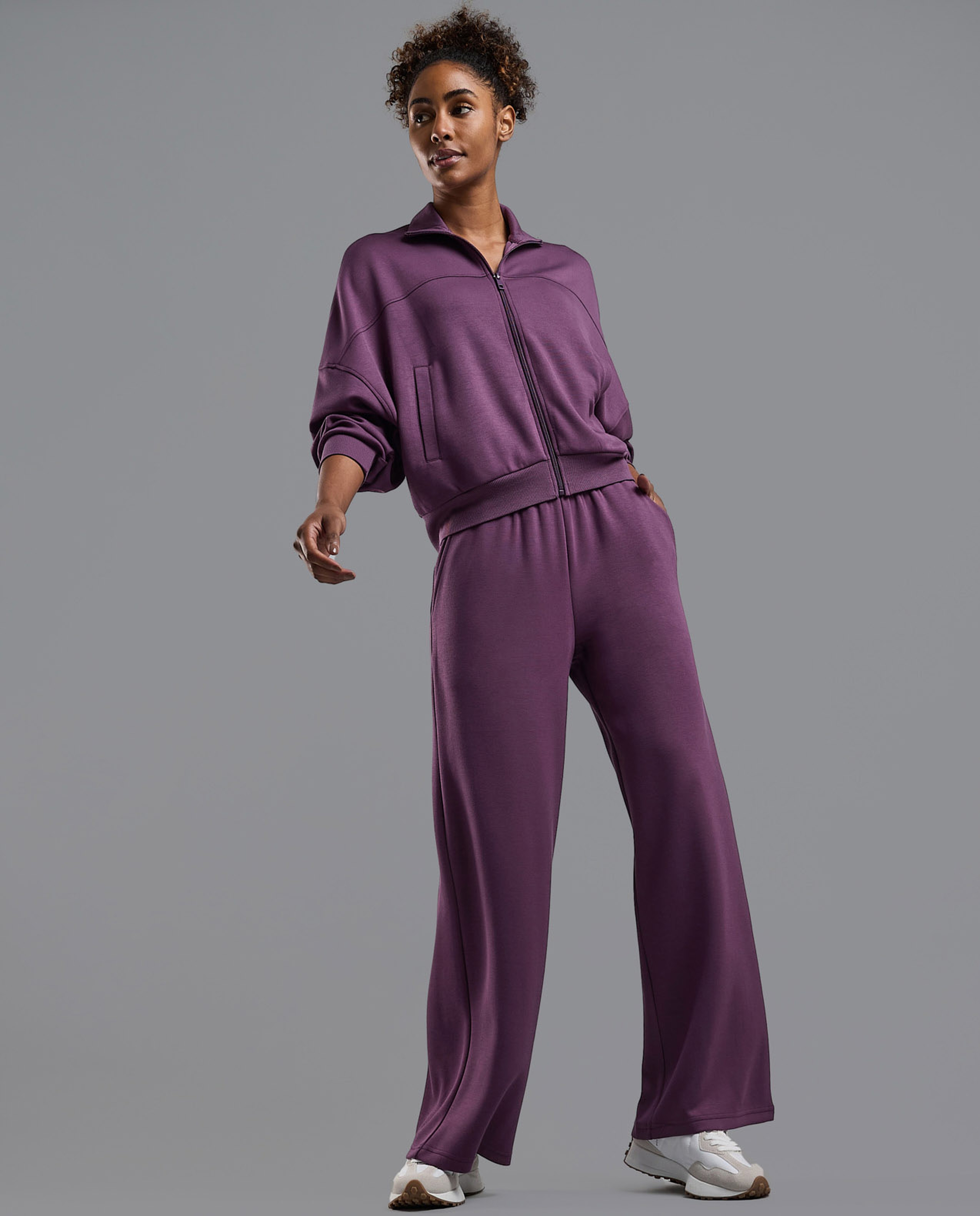 Solid Active Jacket with Zipper Closure