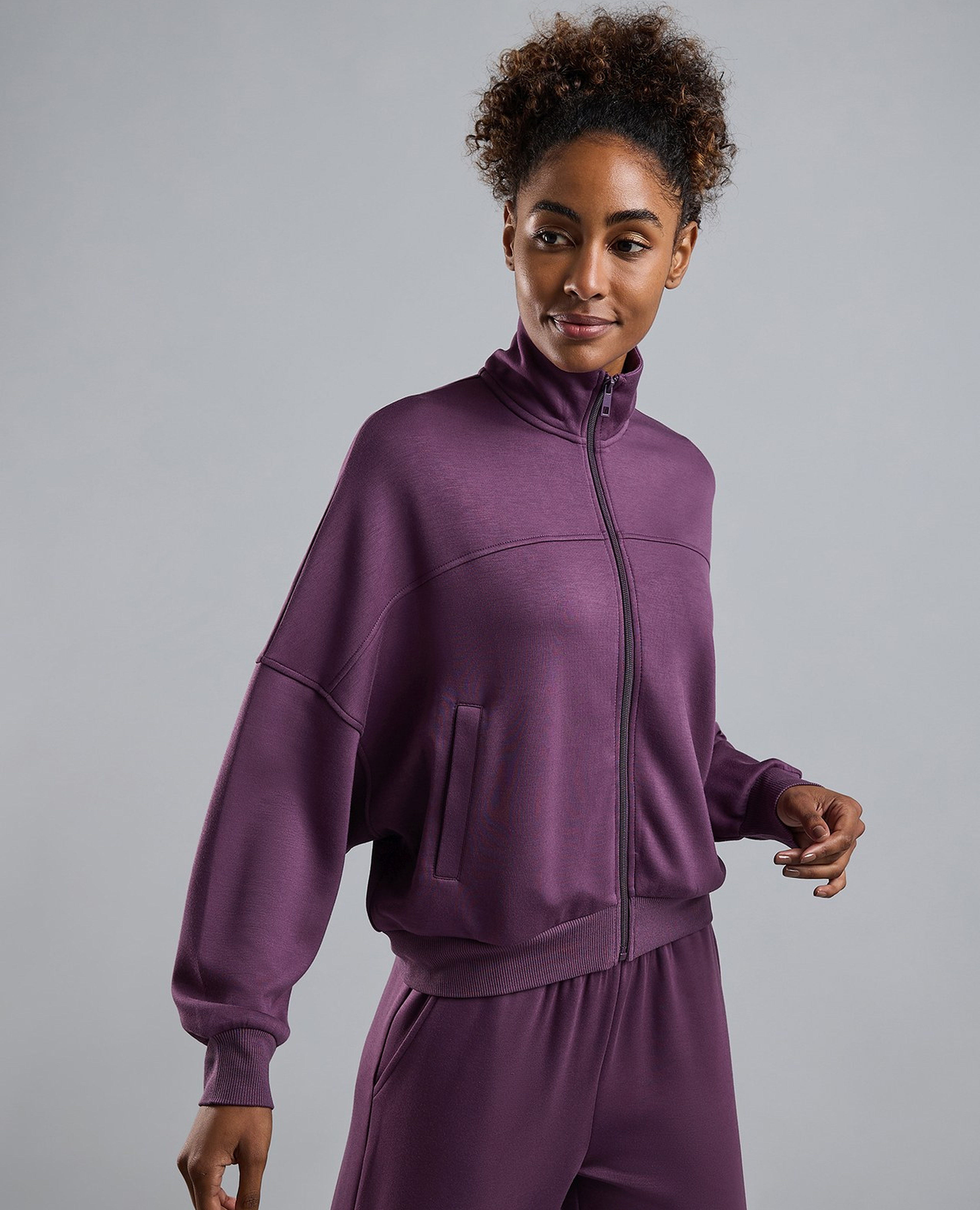 جاكيت رياضة سادة بسحاب