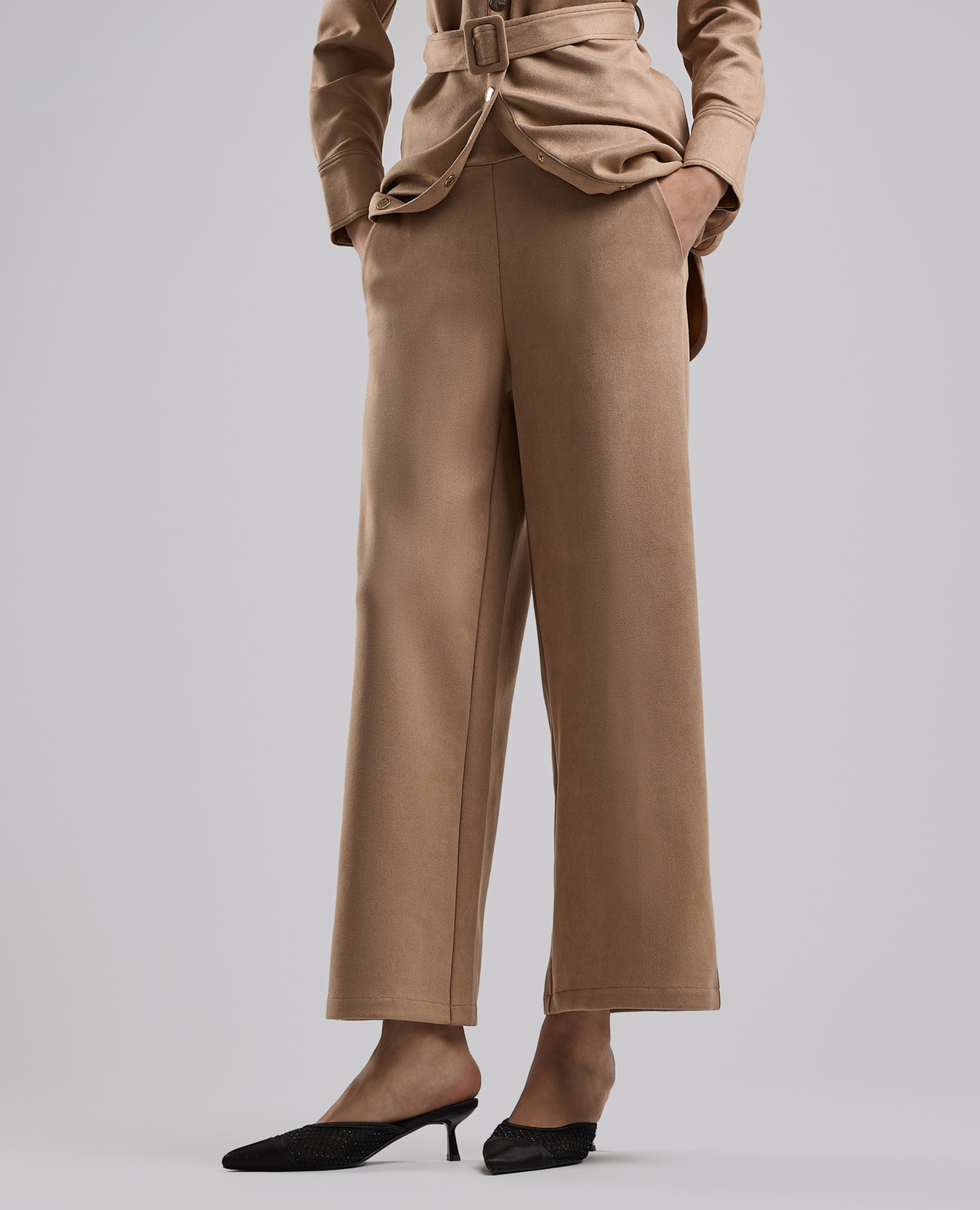 بنطال واسع سادة برباط على الخصر