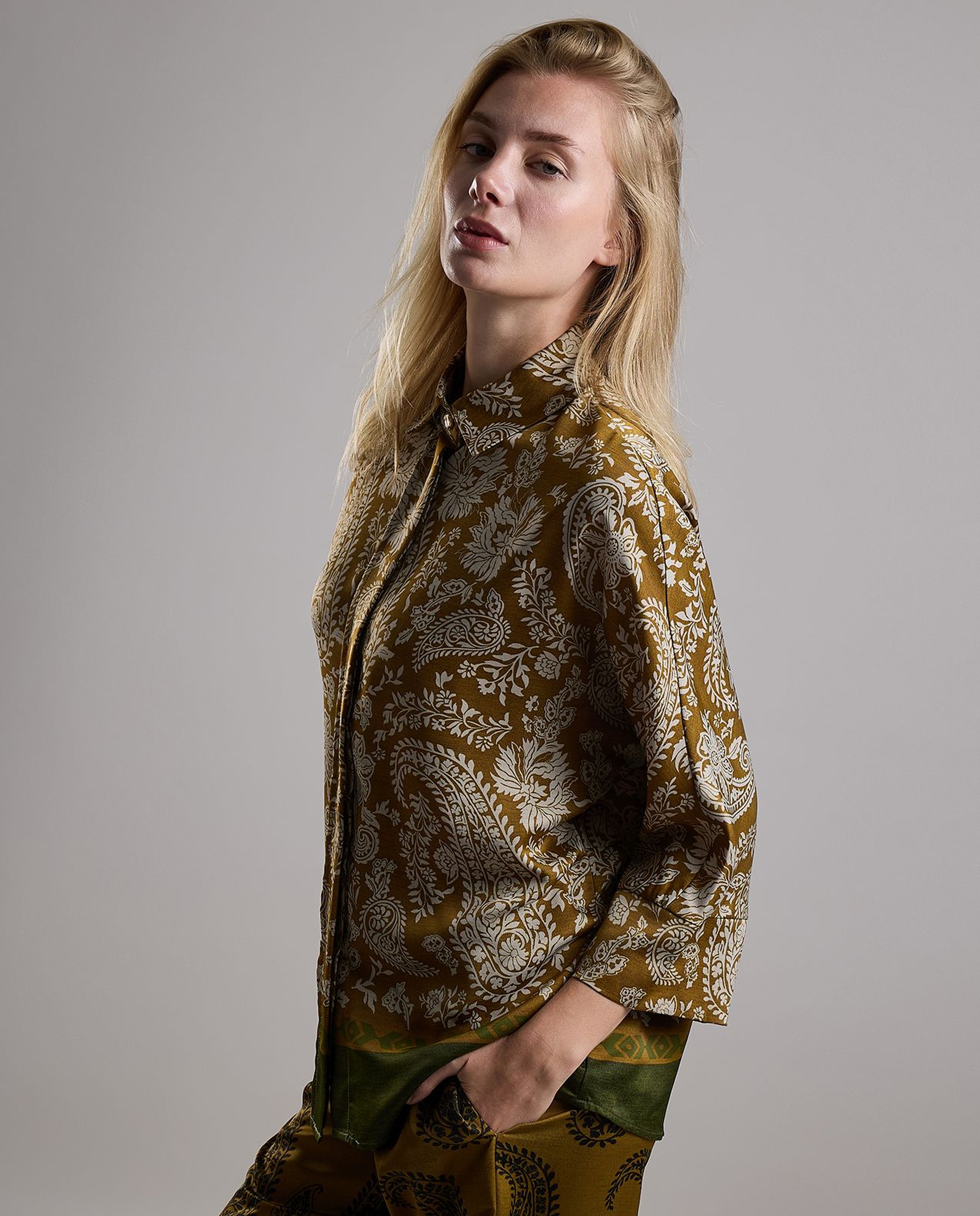 Patterned Shirt with Classic Collar and Long Sleeves