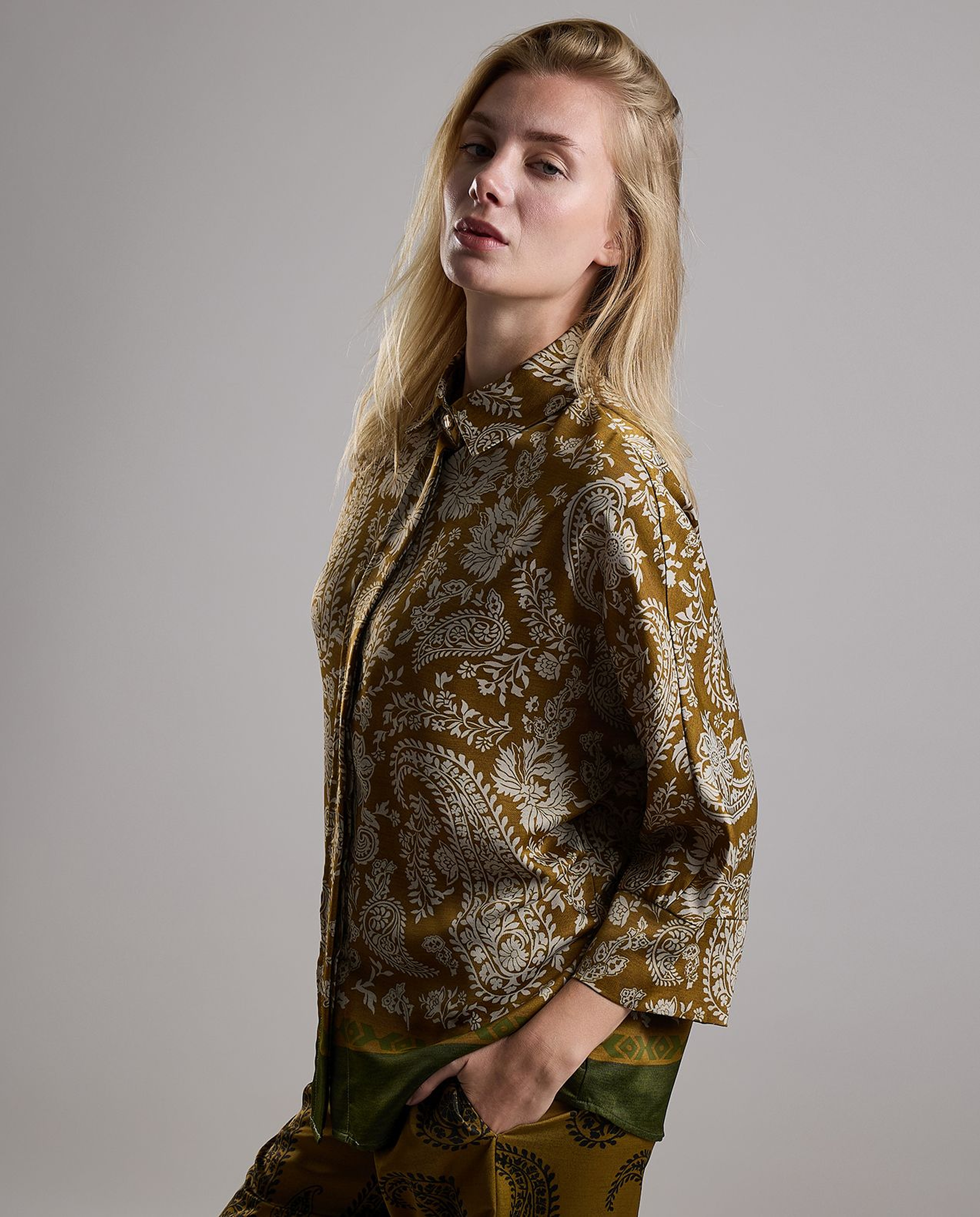 Patterned Shirt with Classic Collar and Long Sleeves