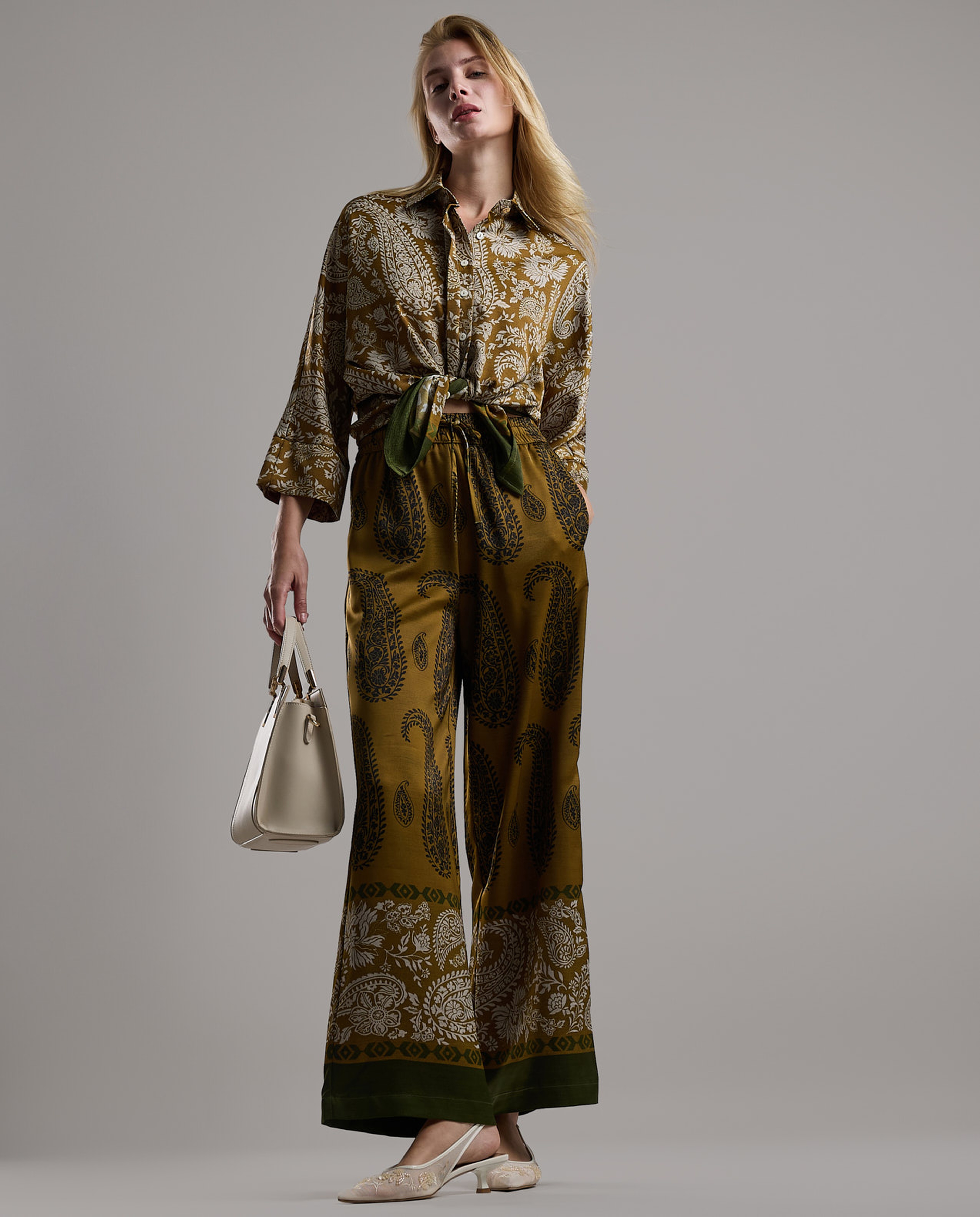 Patterned Shirt with Classic Collar and Long Sleeves