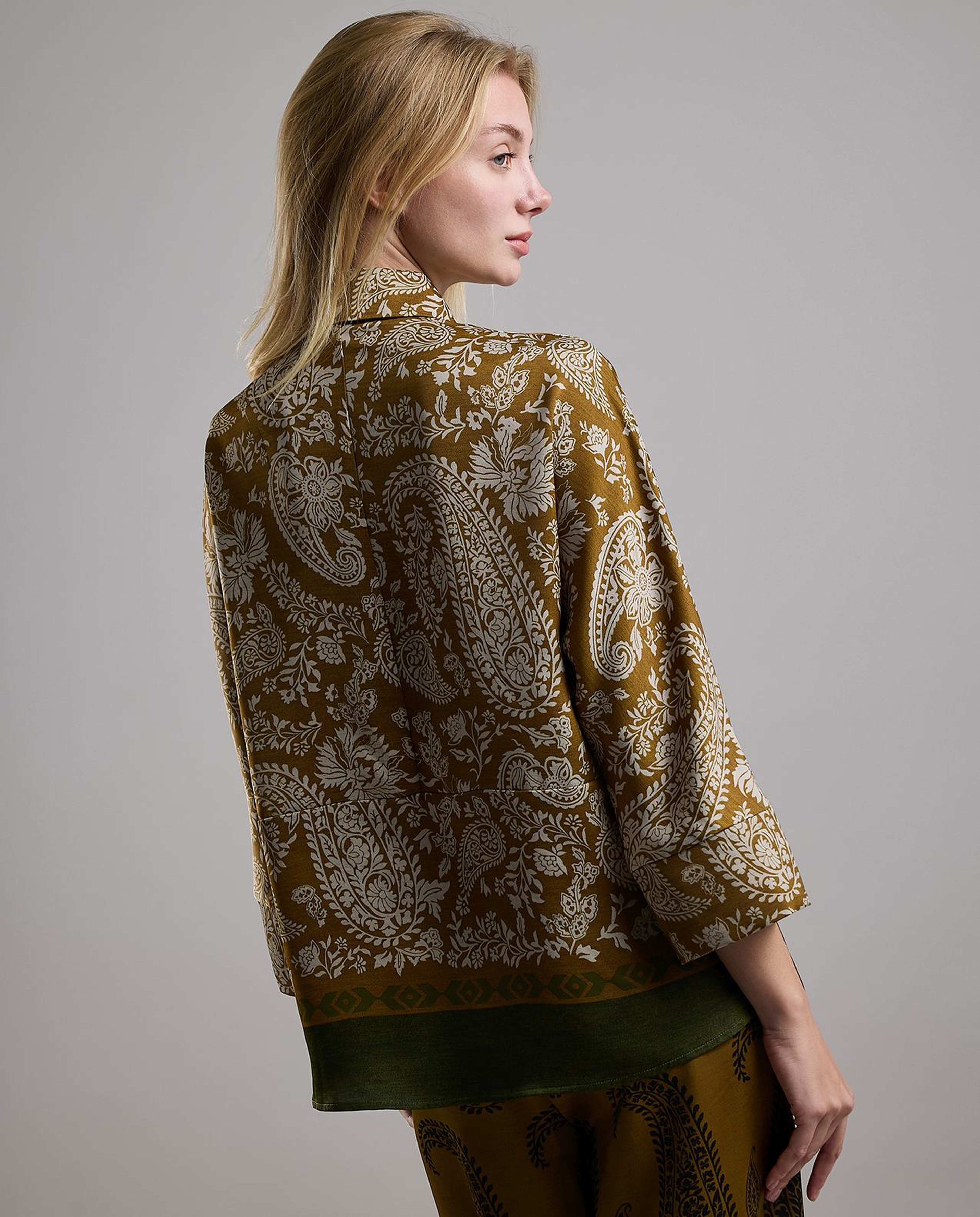 Patterned Shirt with Classic Collar and Long Sleeves