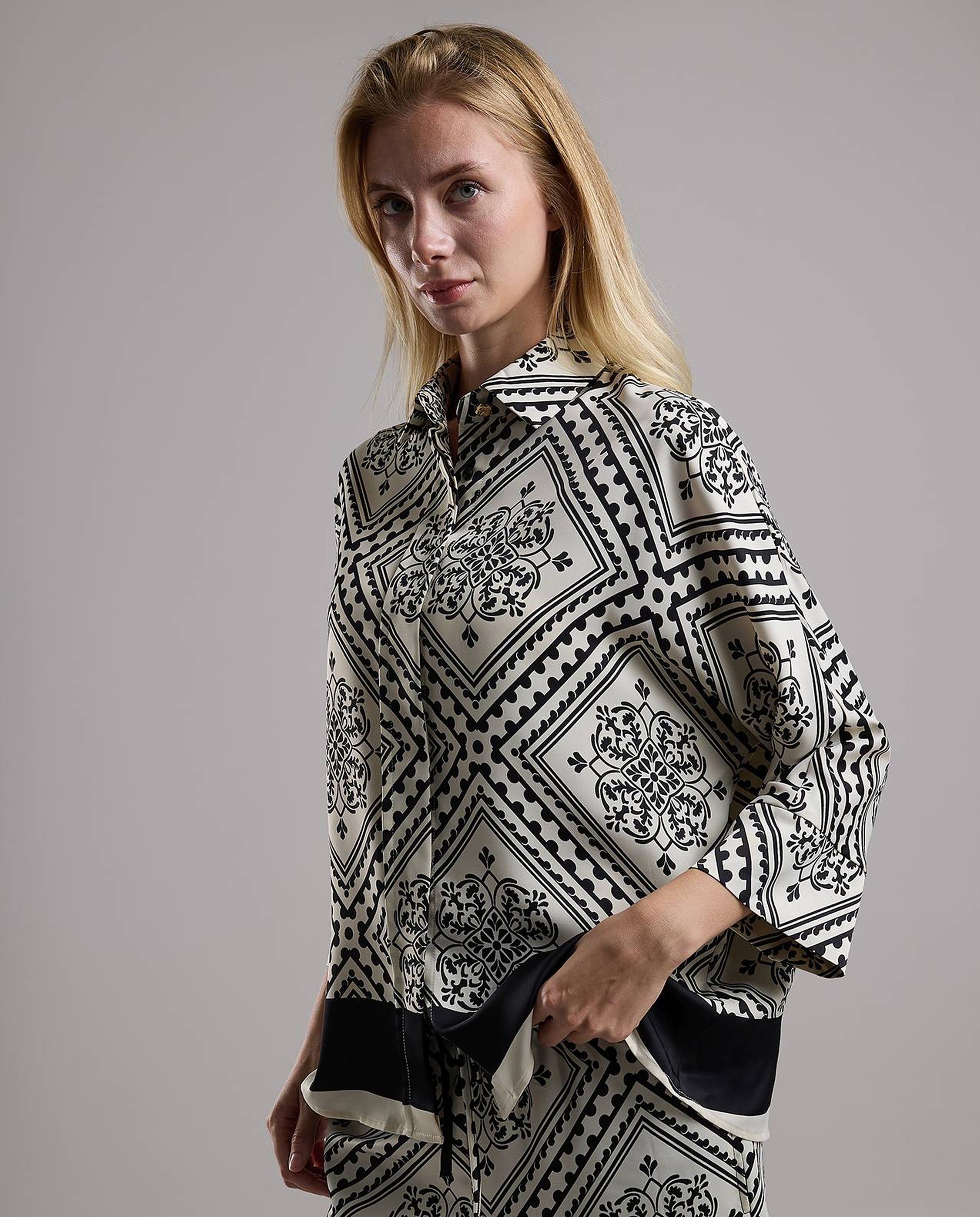 Patterned Shirt with Classic Collar and Long Sleeves