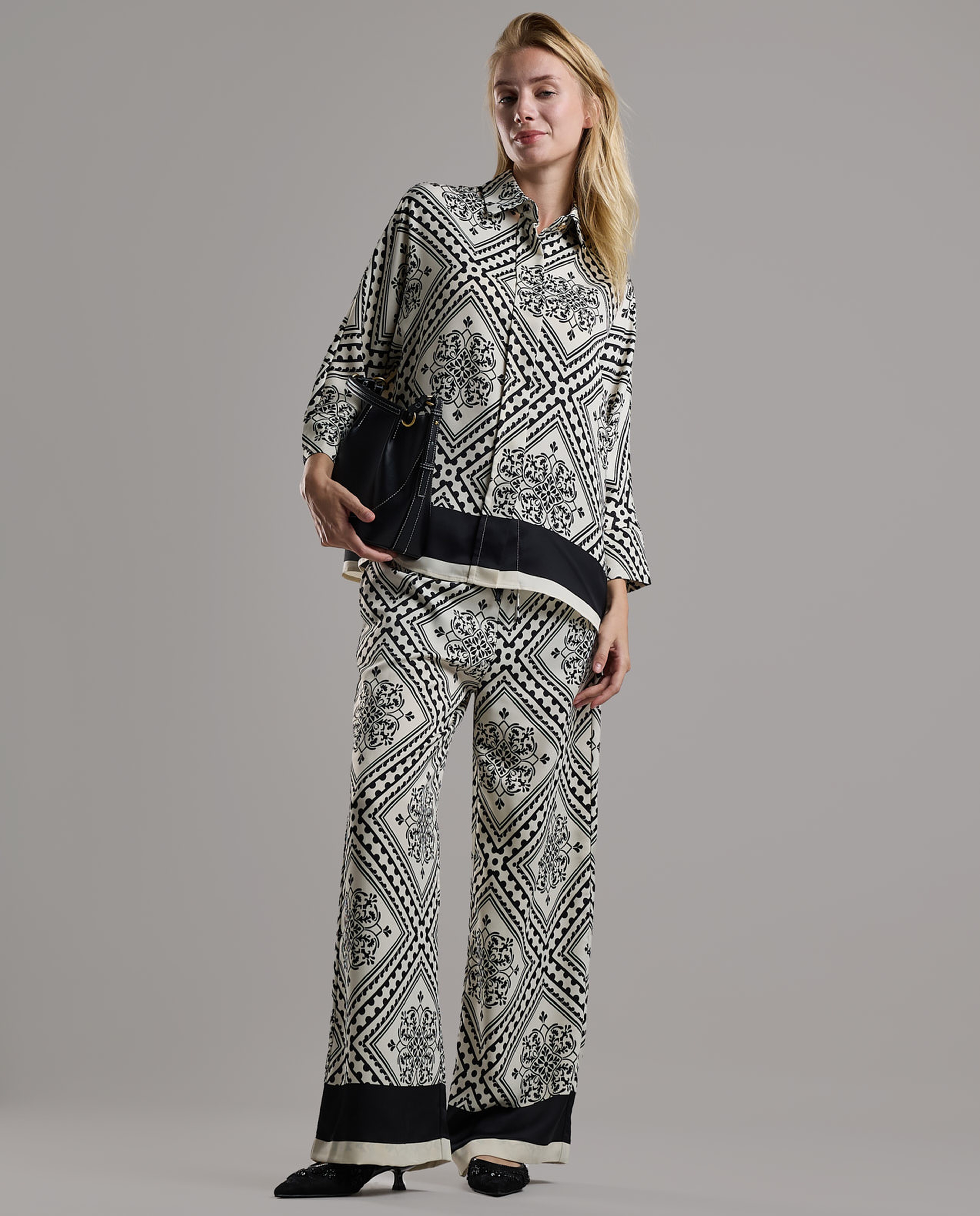 Patterned Shirt with Classic Collar and Long Sleeves