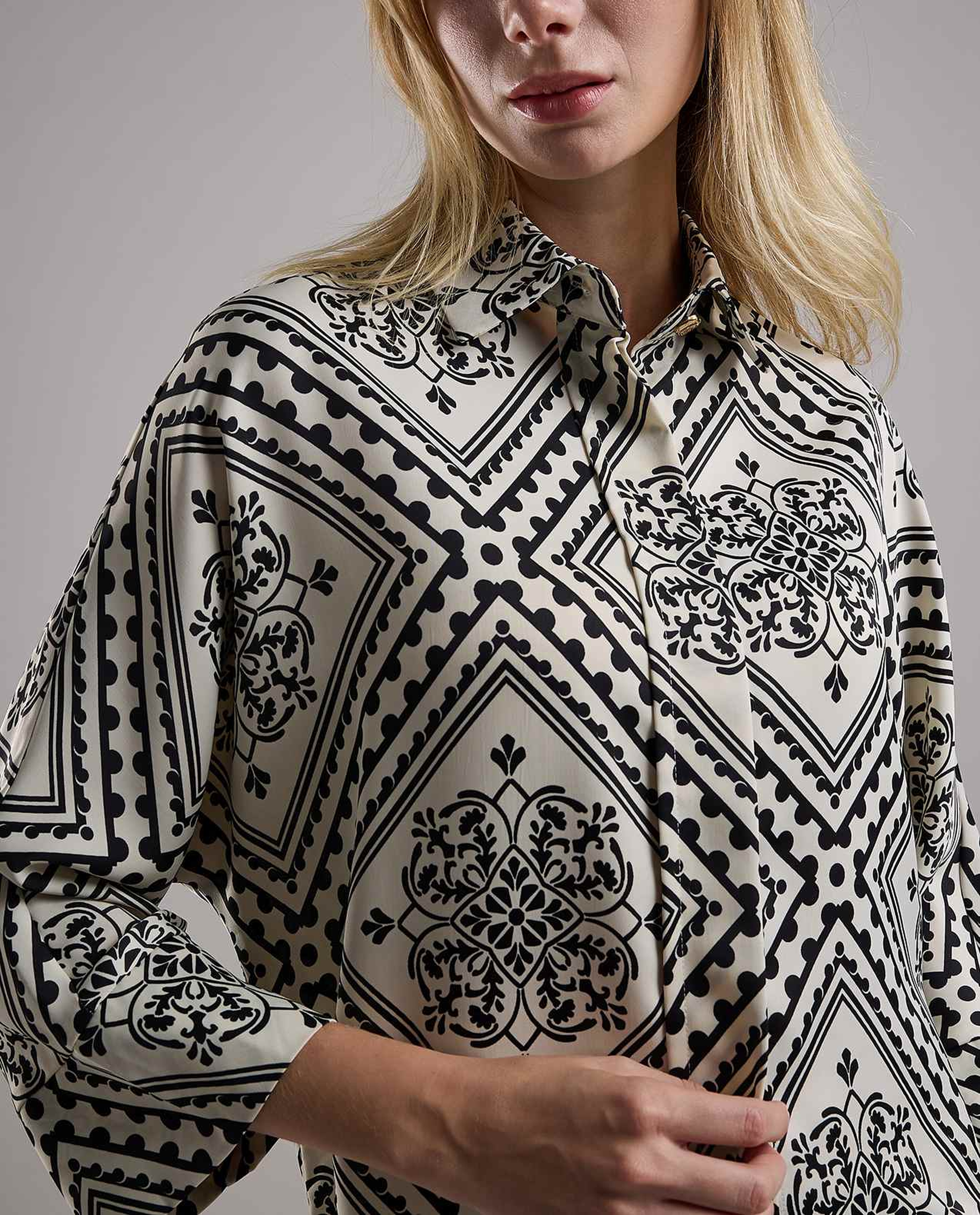 Patterned Shirt with Classic Collar and Long Sleeves
