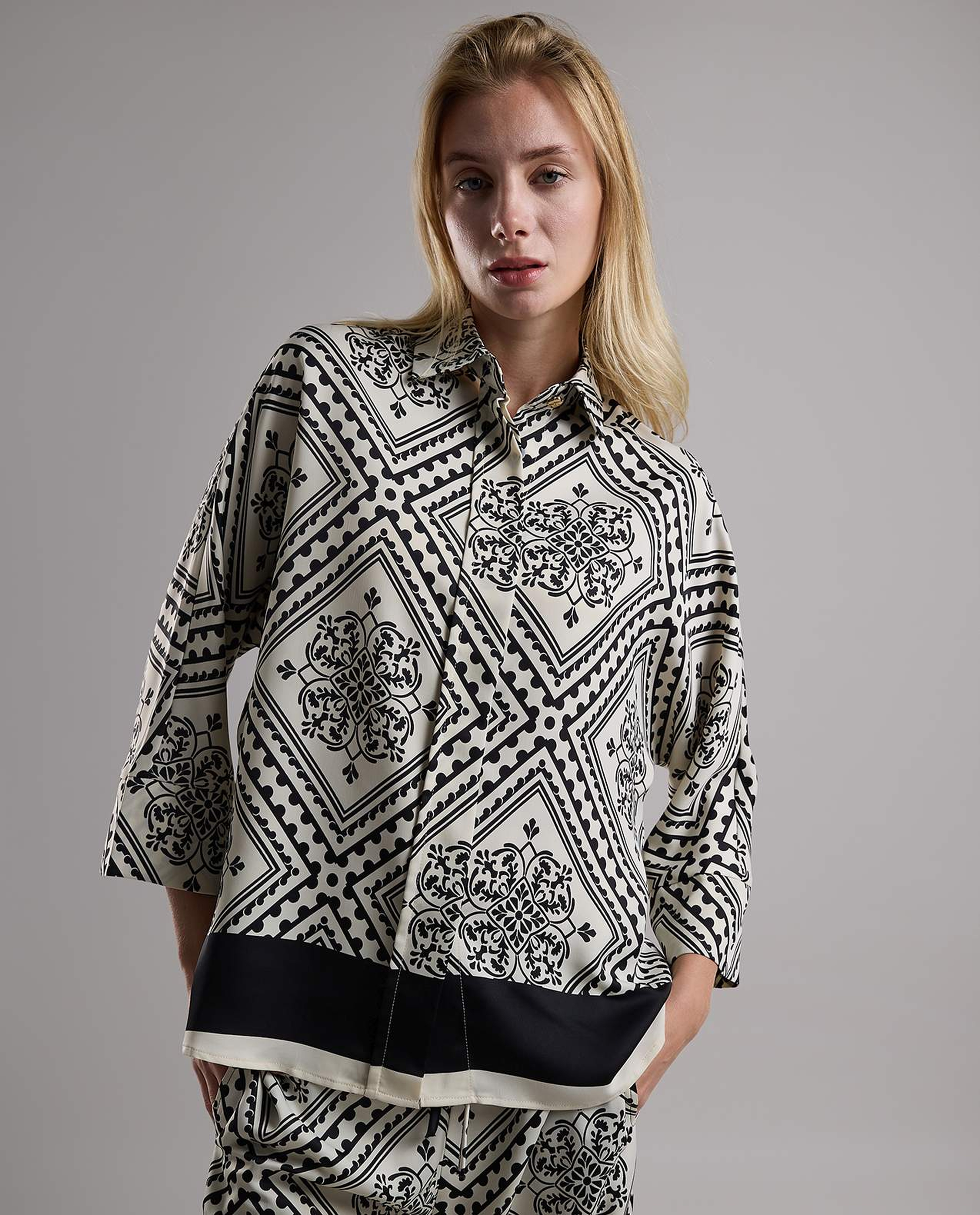 Patterned Shirt with Classic Collar and Long Sleeves