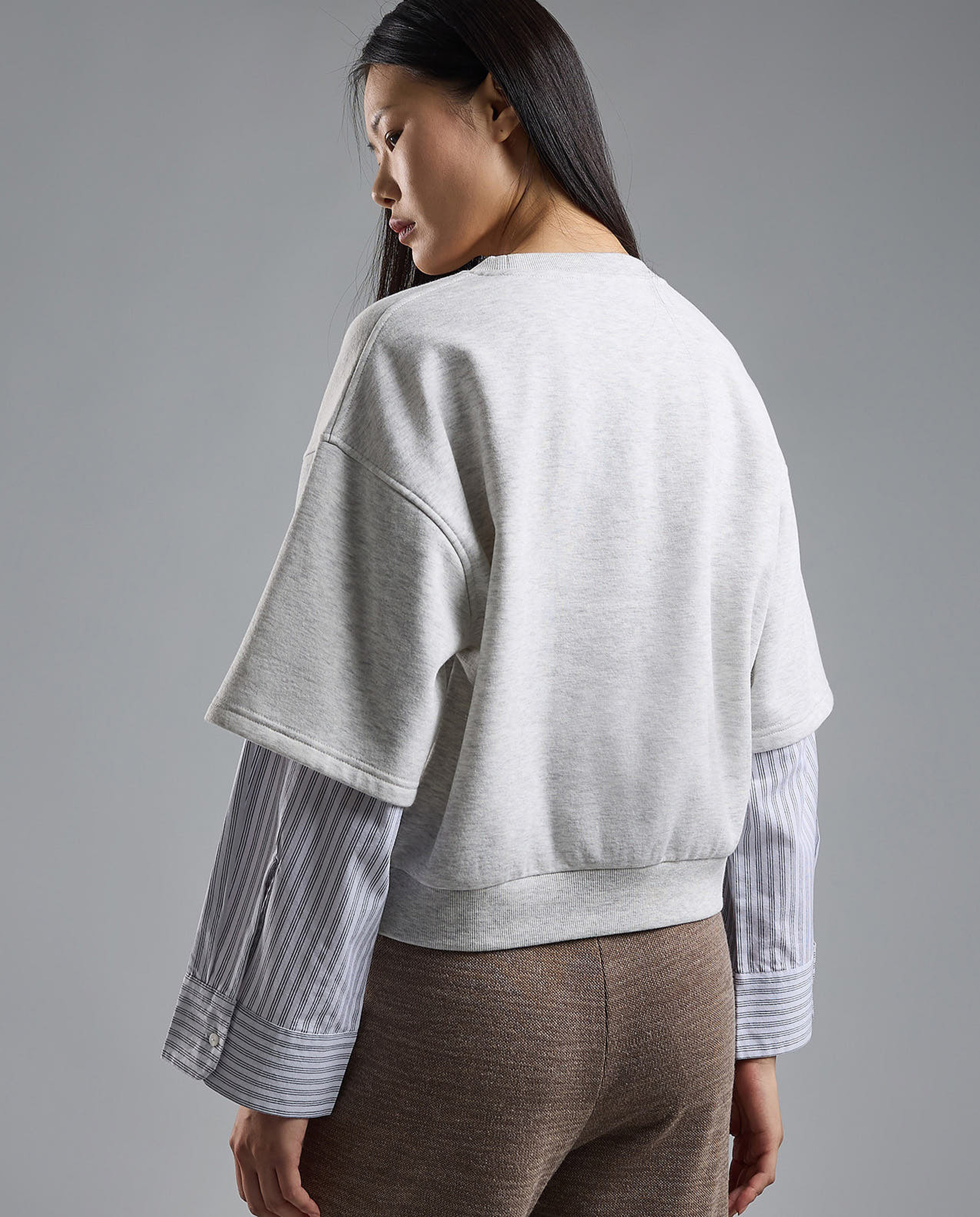 Solid Layered Sweatshirt with Crew Neck and Long Sleeves