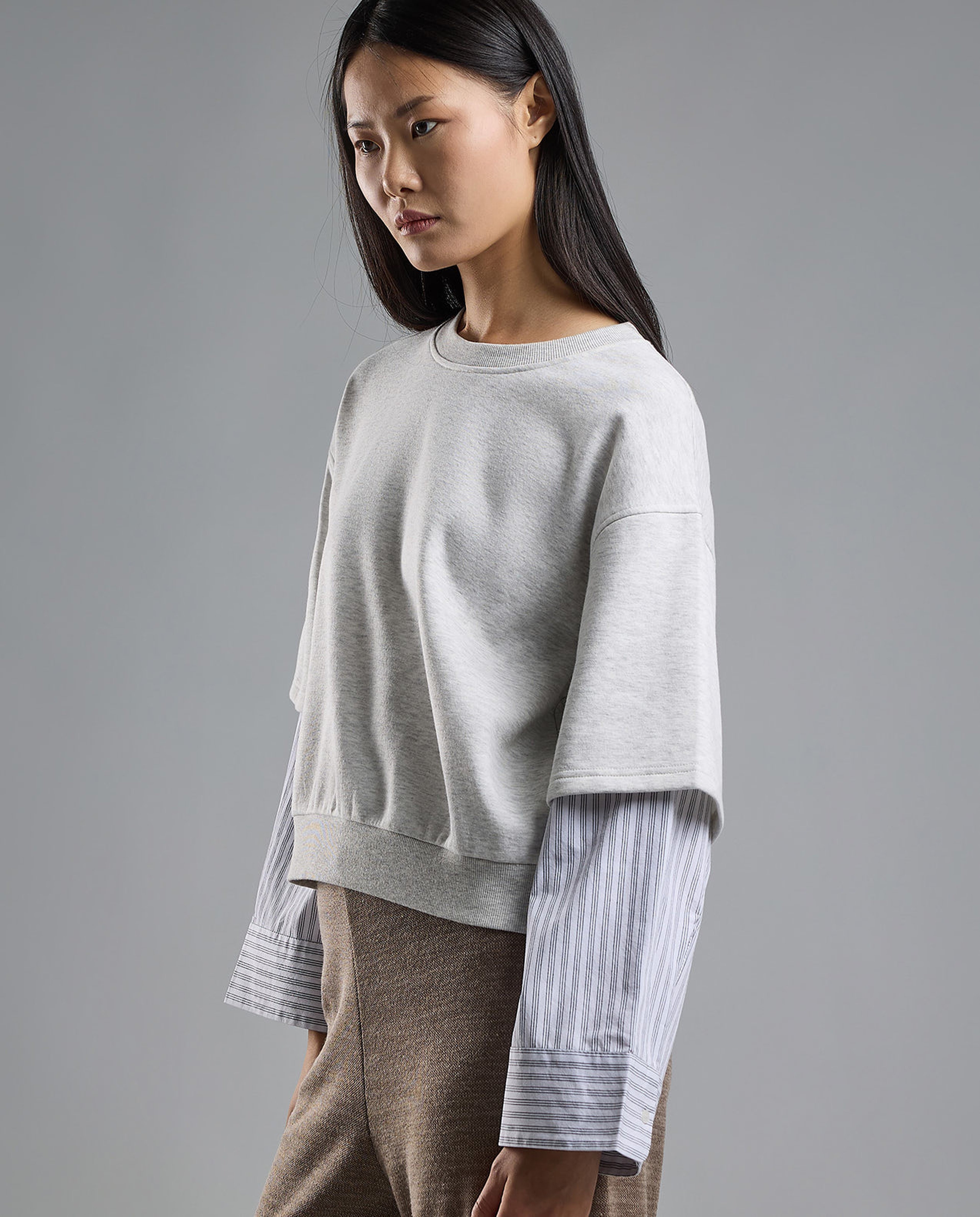 Solid Layered Sweatshirt with Crew Neck and Long Sleeves
