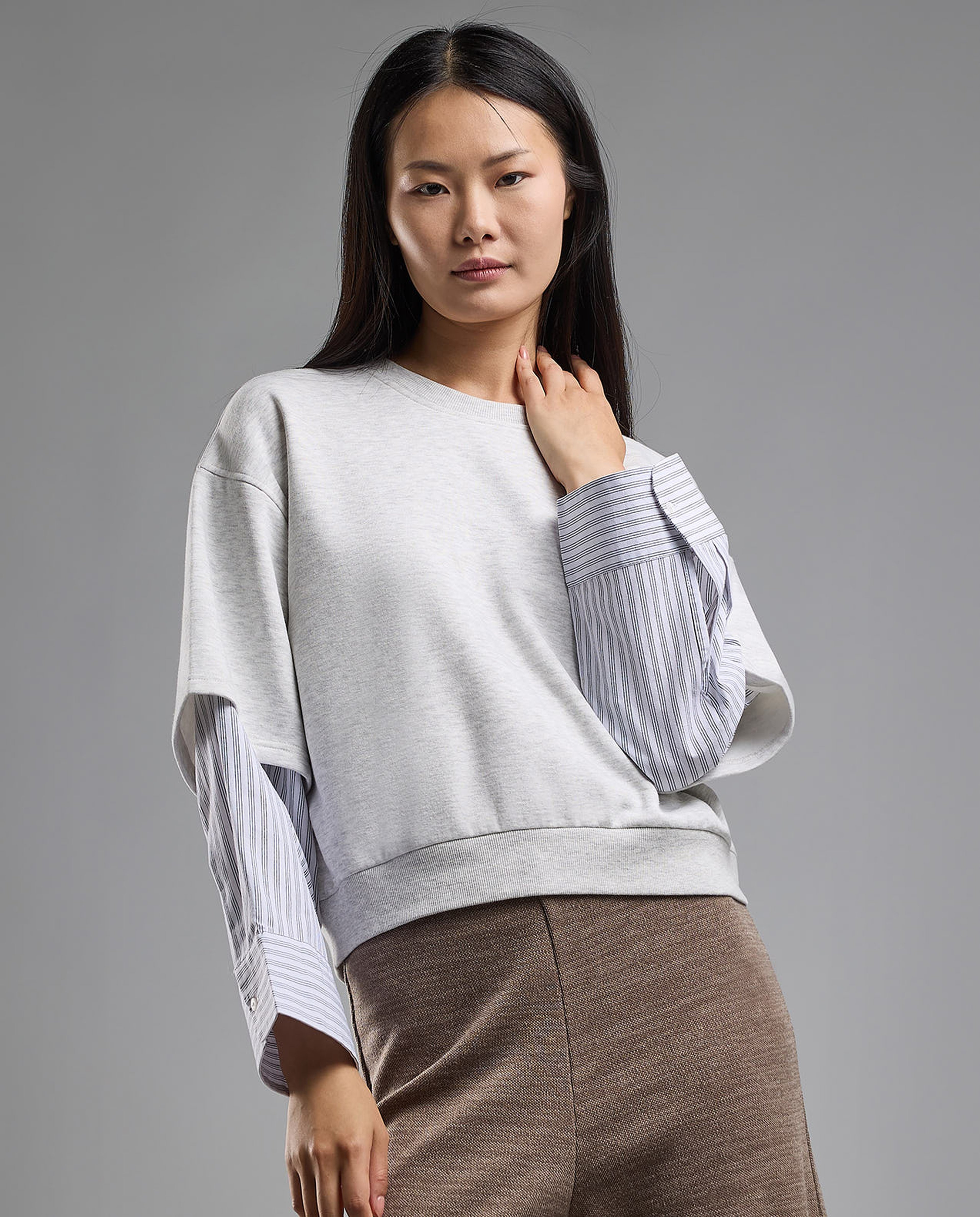 Solid Layered Sweatshirt with Crew Neck and Long Sleeves