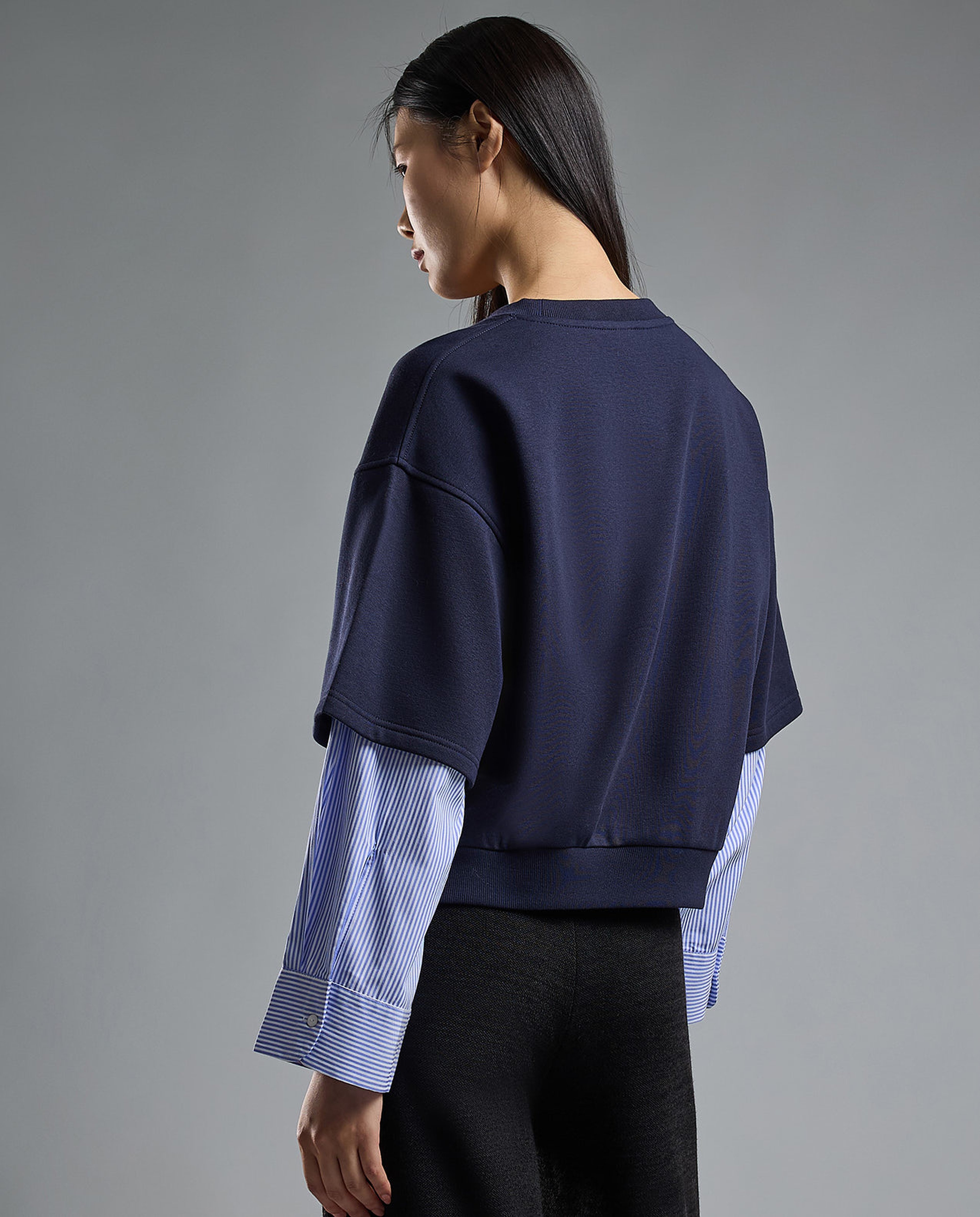 Solid Layered Sweatshirt with Crew Neck and Long Sleeves