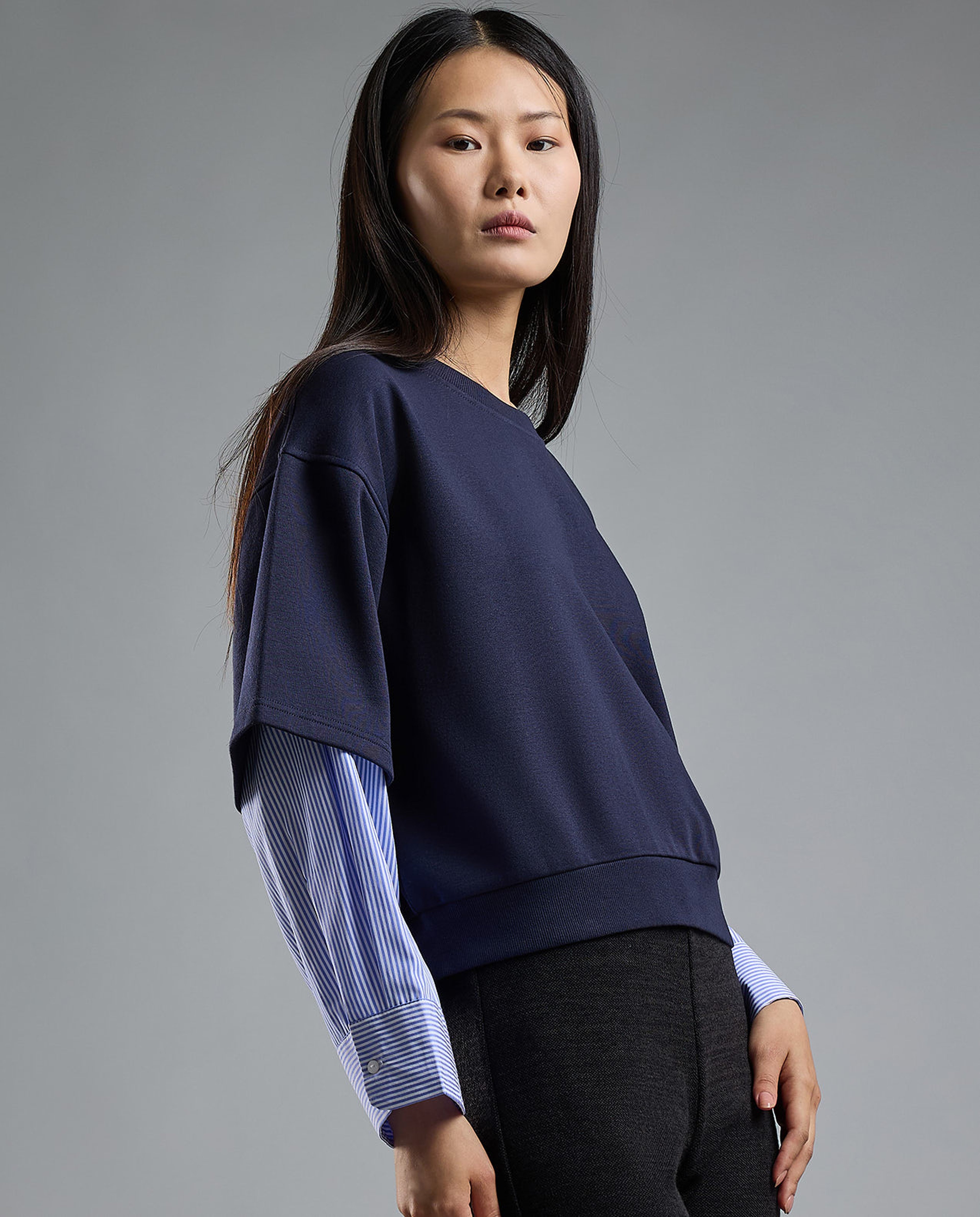 Solid Layered Sweatshirt with Crew Neck and Long Sleeves